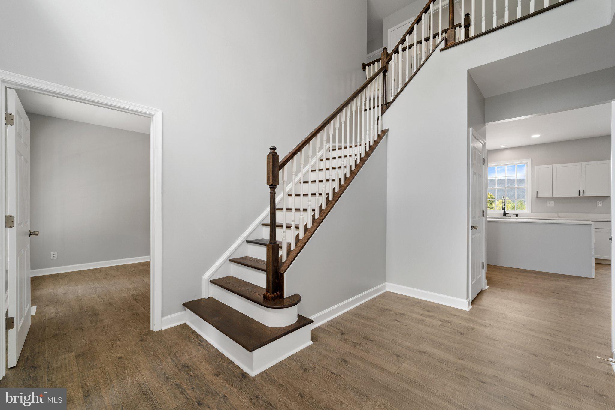 BARB MOUNTAIN ESTATES - Residential