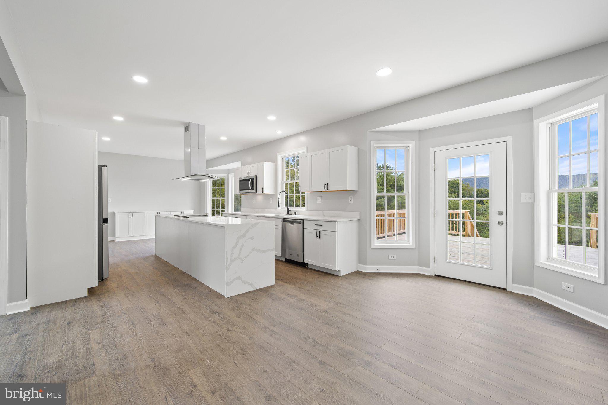 BARB MOUNTAIN ESTATES - Residential