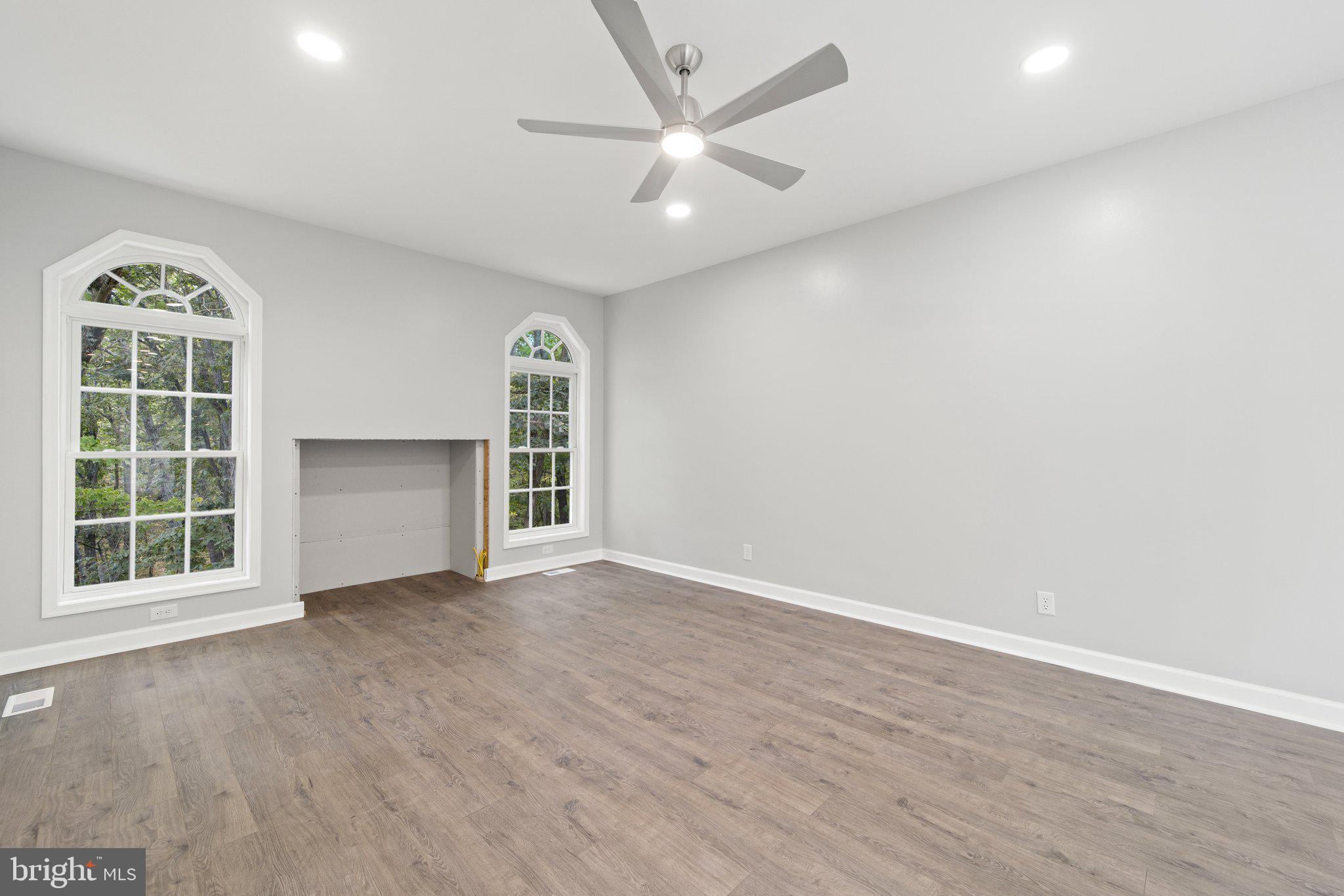 BARB MOUNTAIN ESTATES - Residential