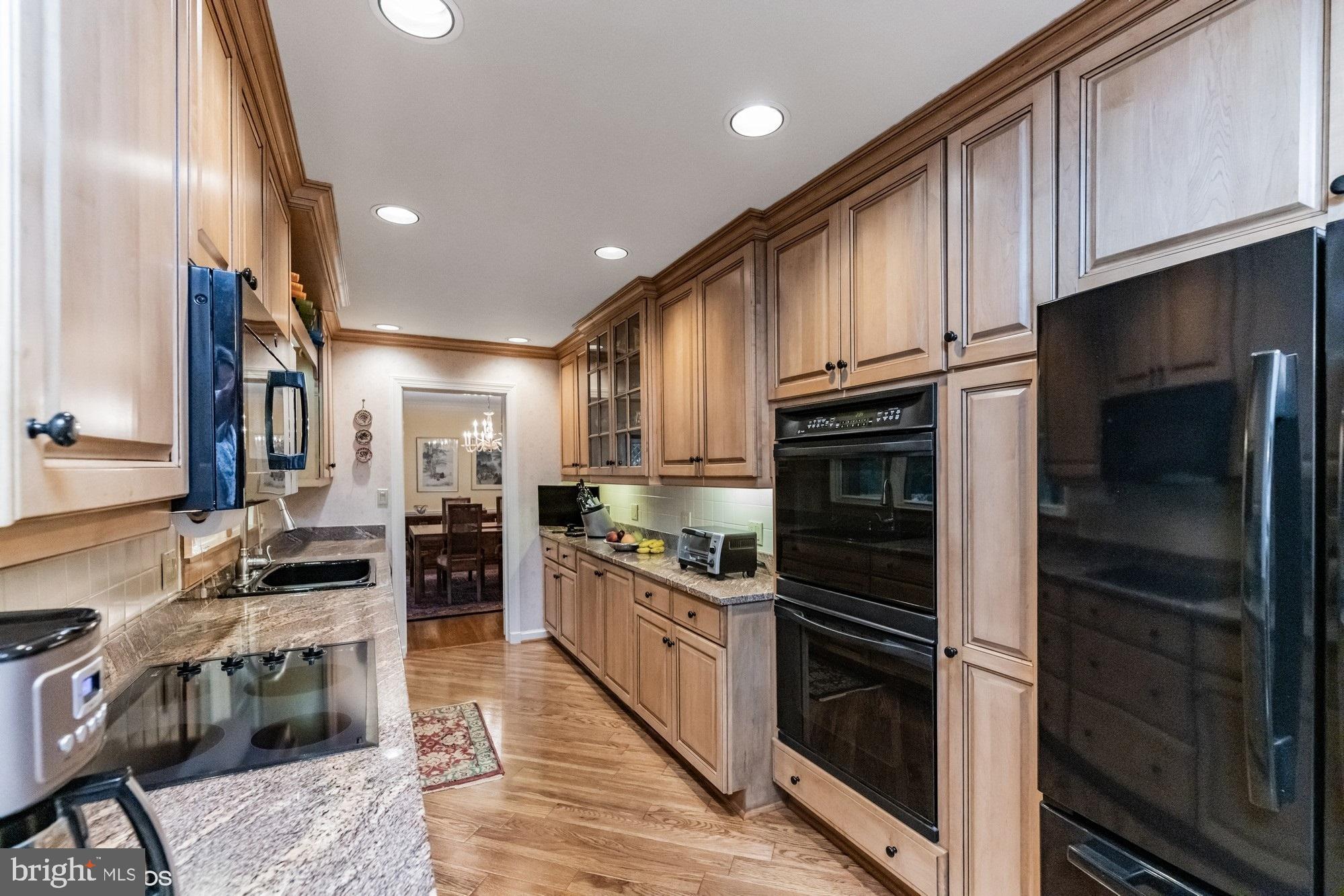 LUXMANOR - Residential