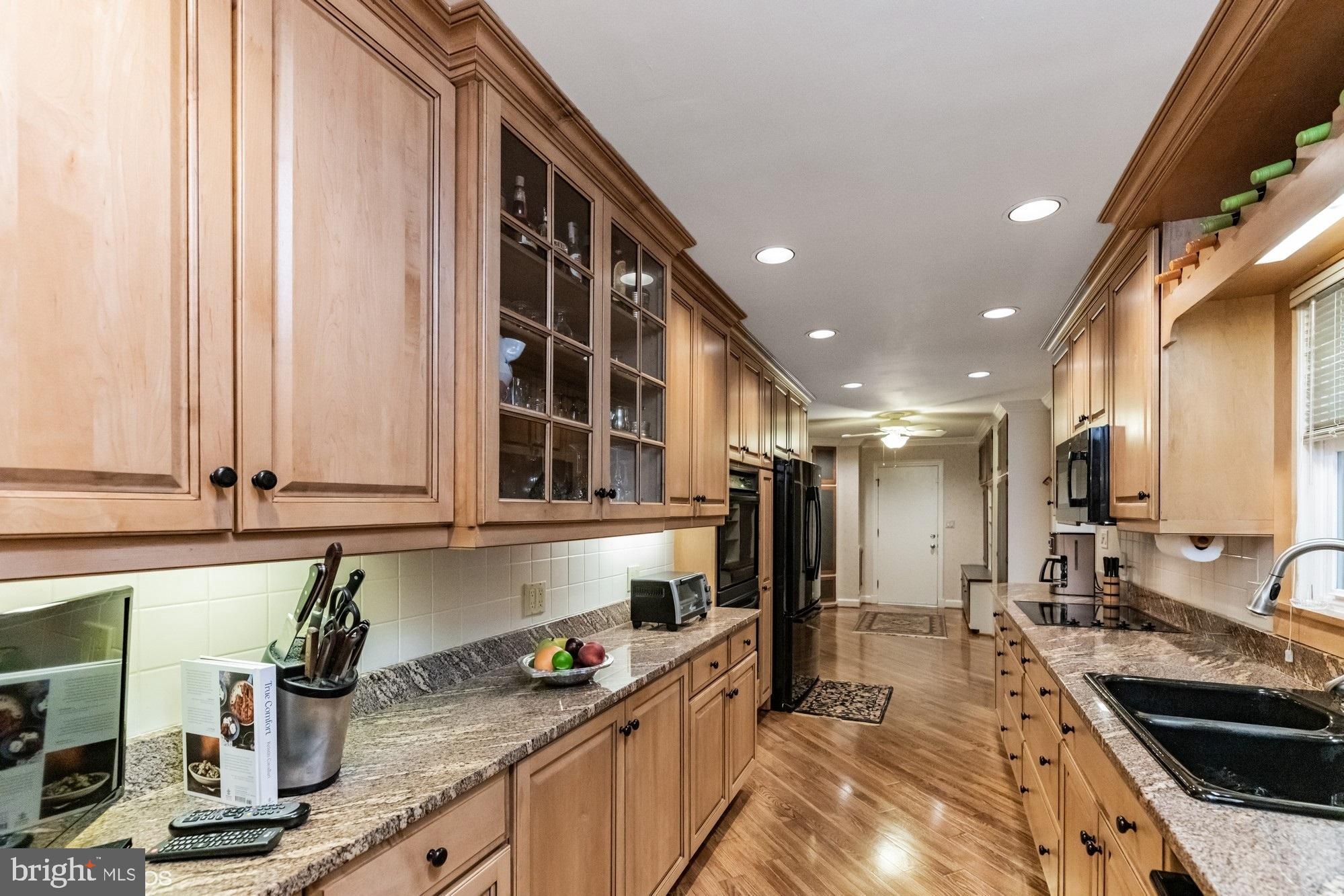 LUXMANOR - Residential