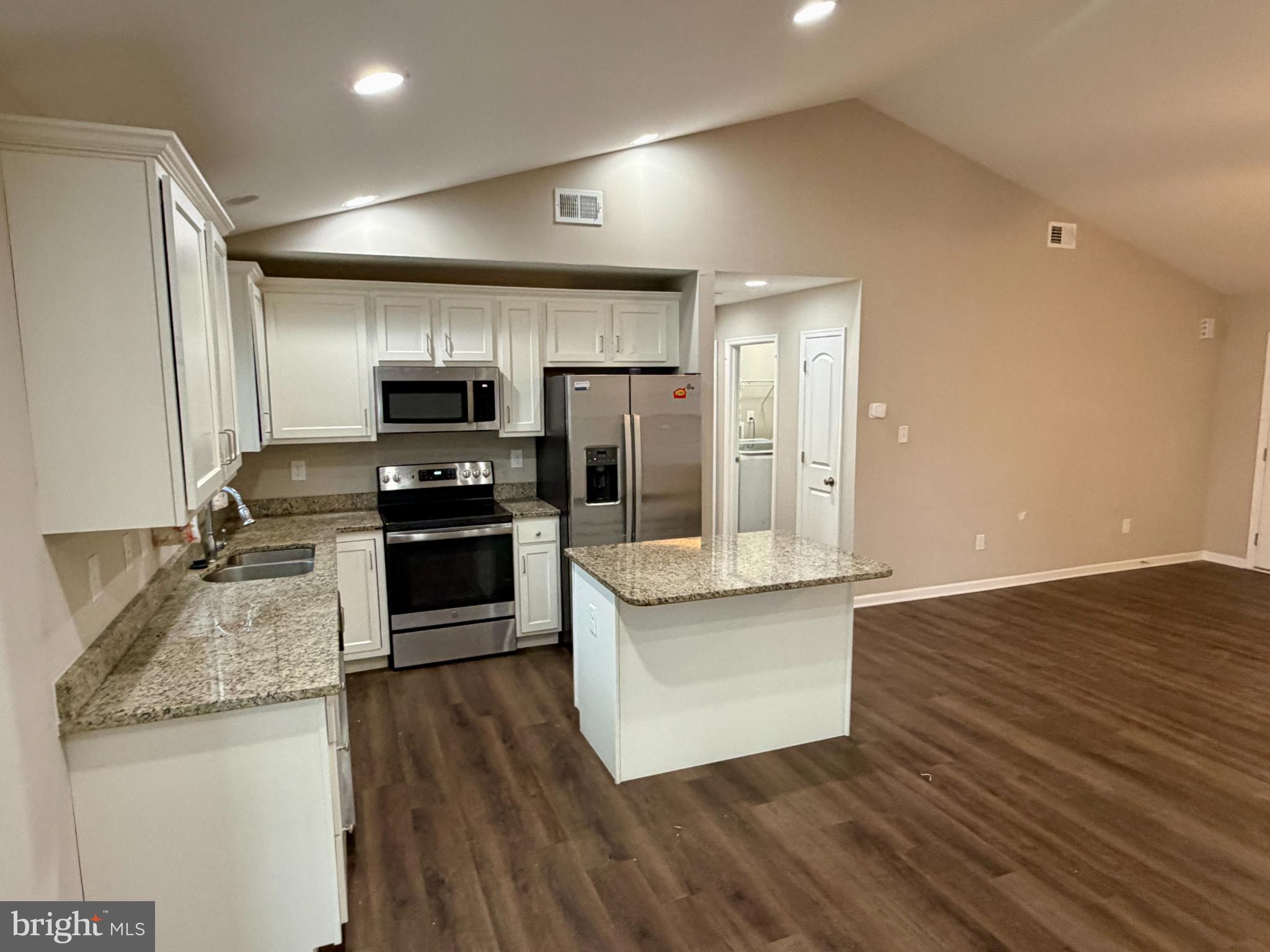 NADENBOUSCH PINES - Residential