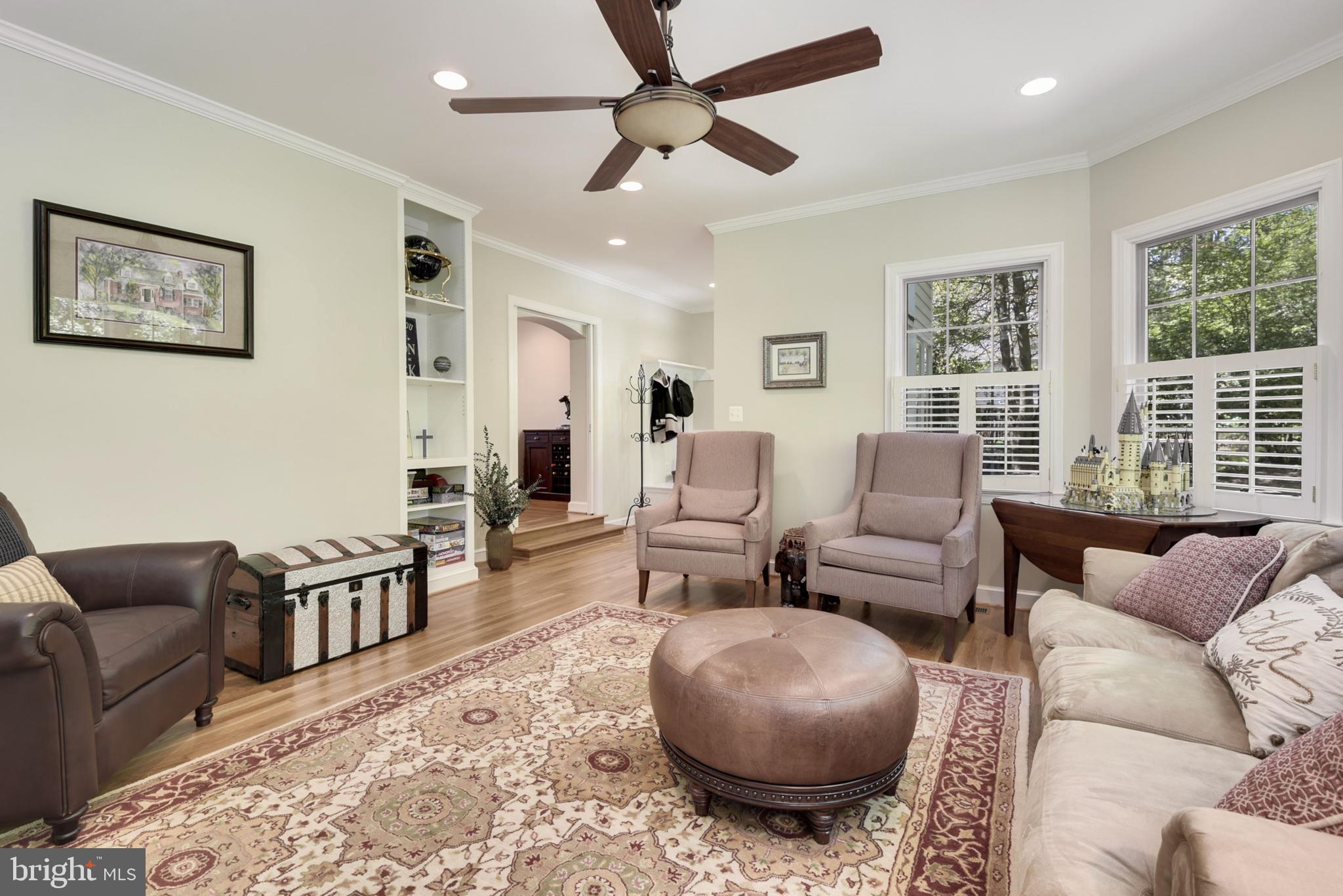 LARCHMONT - Residential