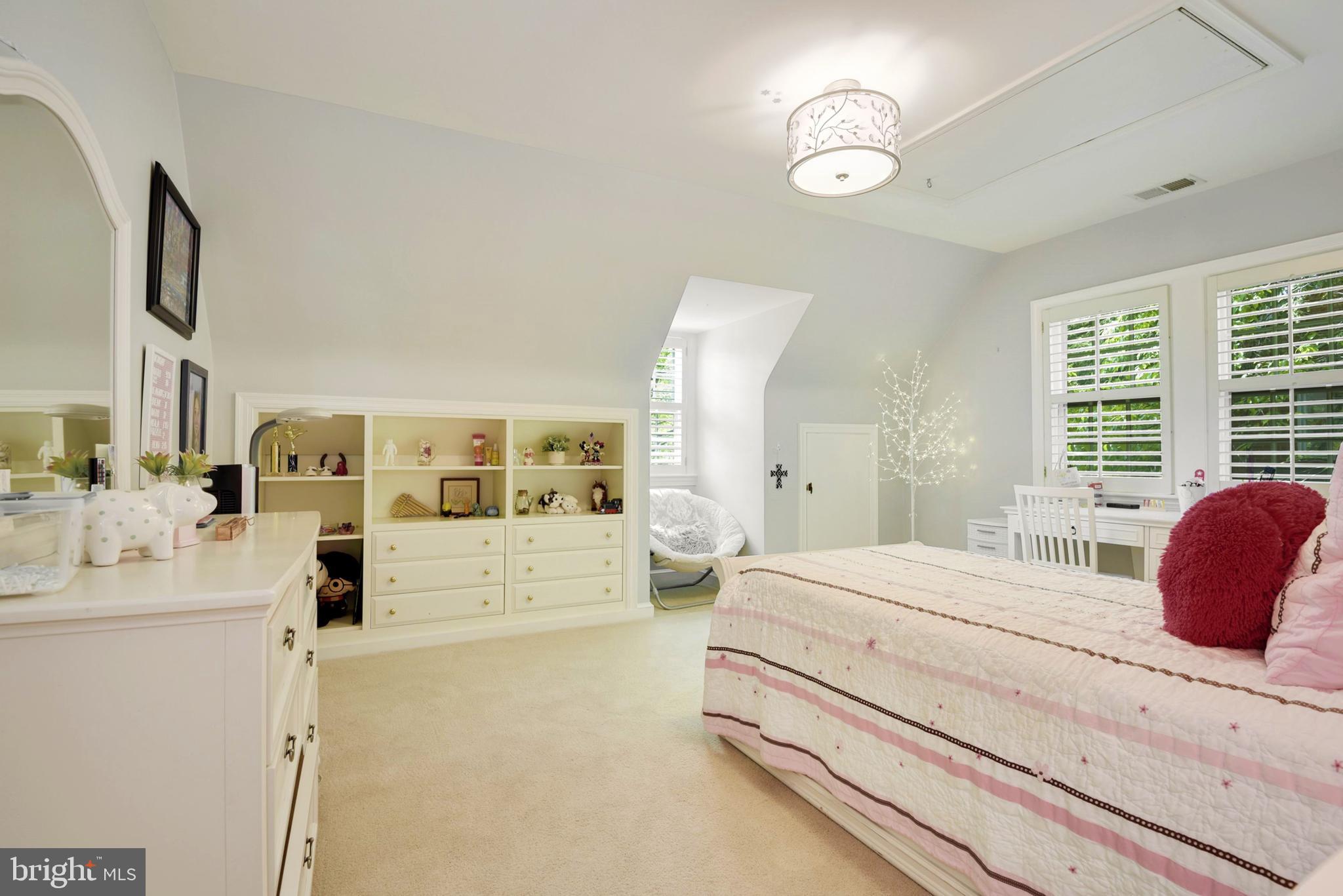 LARCHMONT - Residential