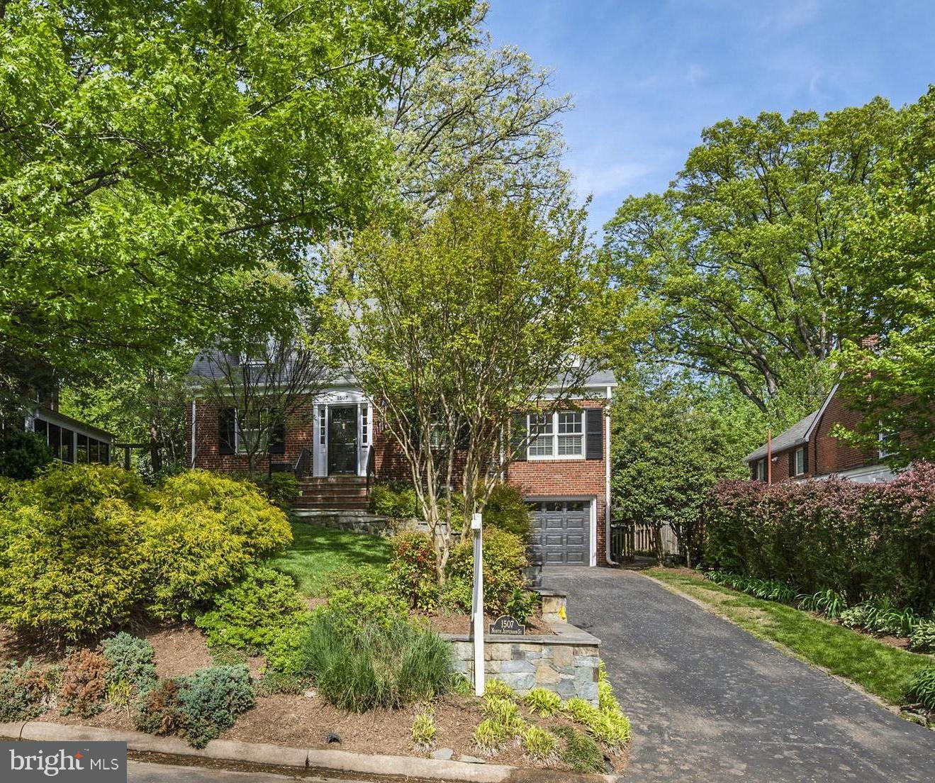 LARCHMONT - Residential