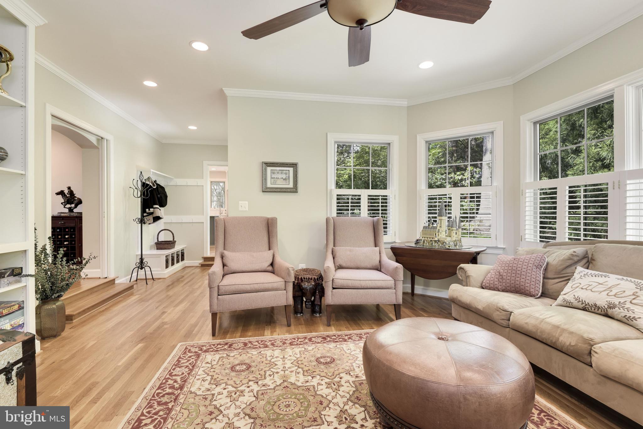 LARCHMONT - Residential