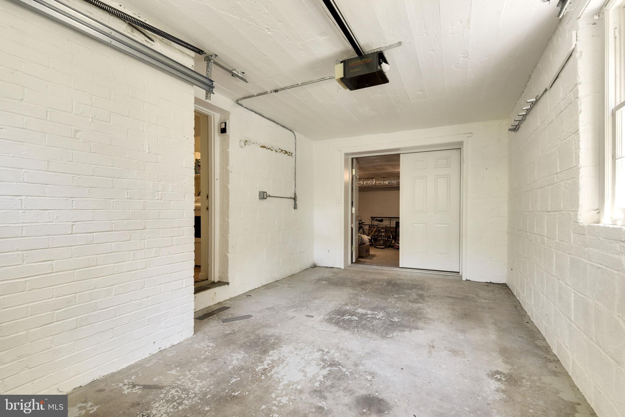 LARCHMONT - Residential