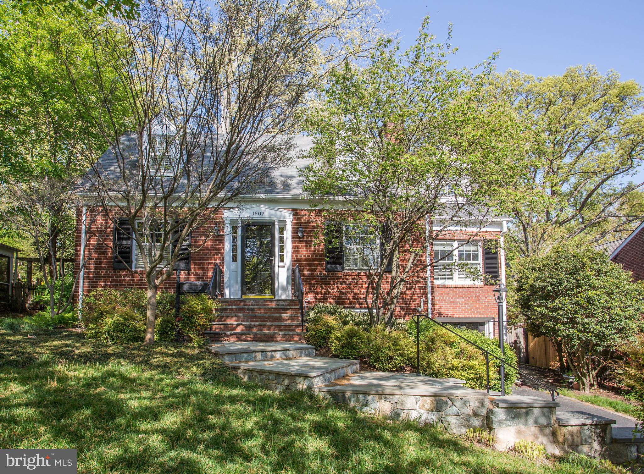 LARCHMONT - Residential