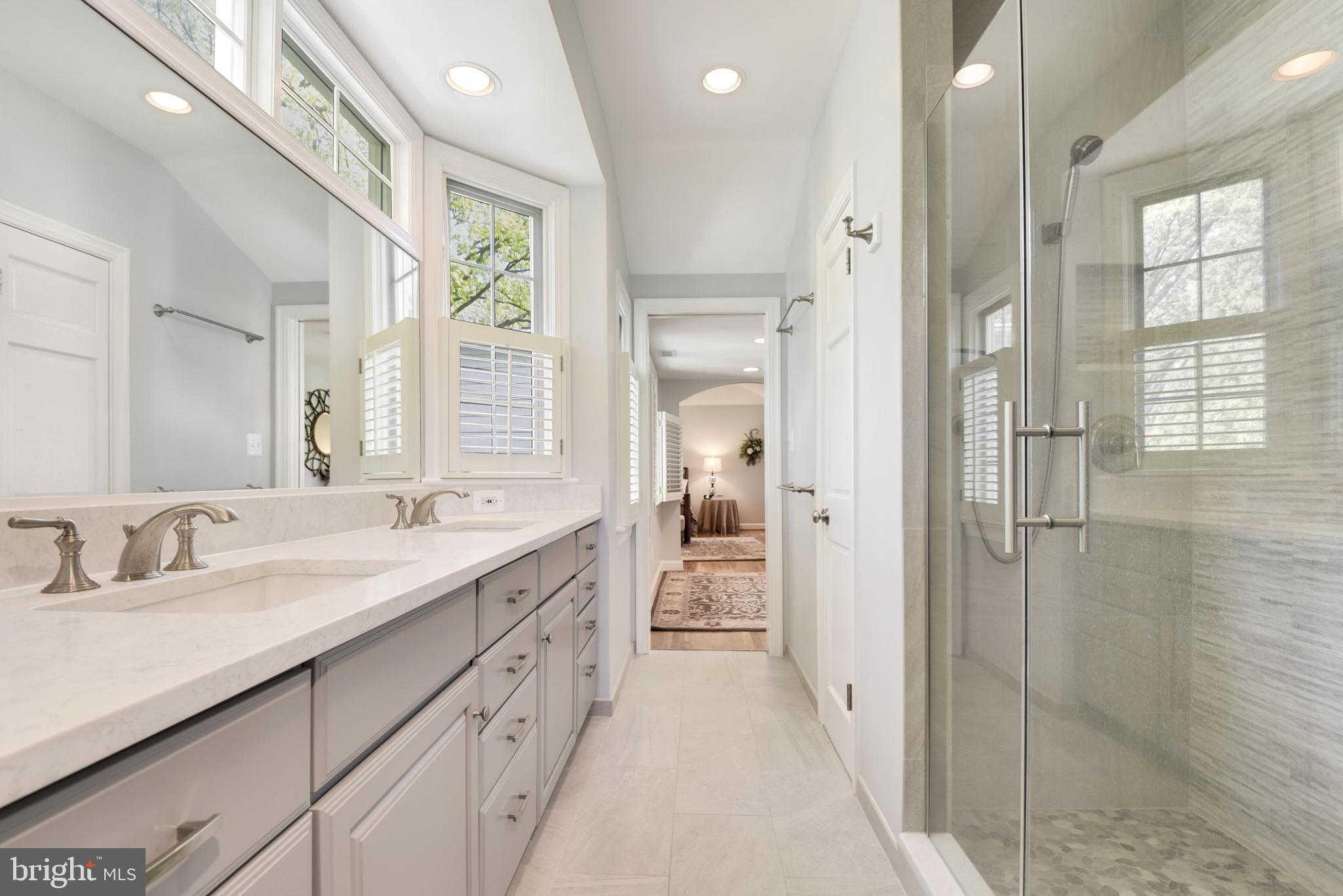 LARCHMONT - Residential