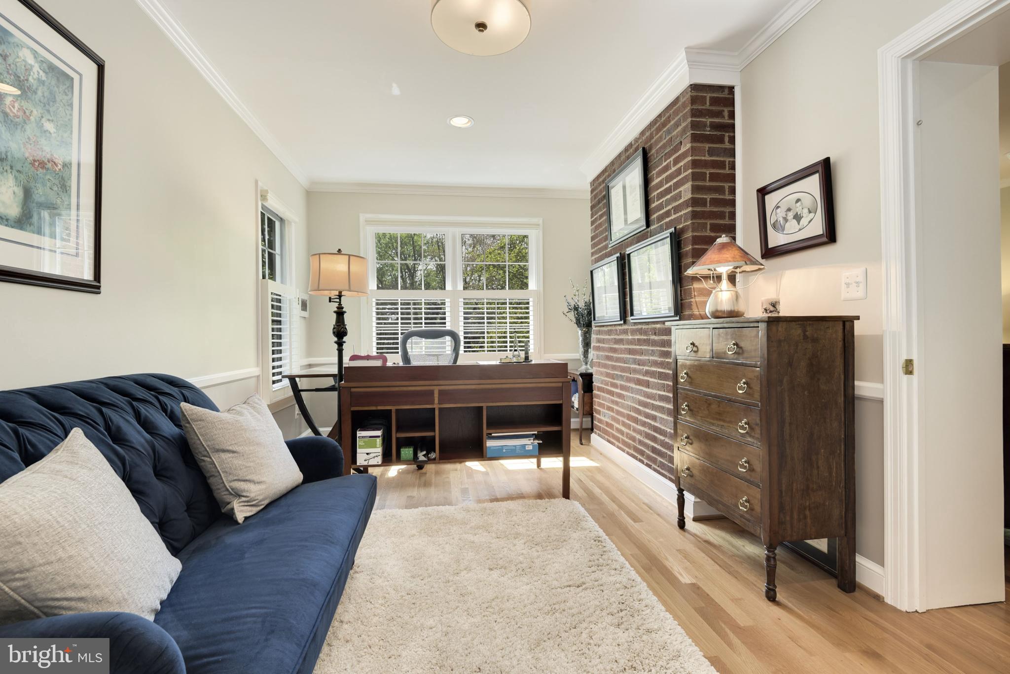 LARCHMONT - Residential