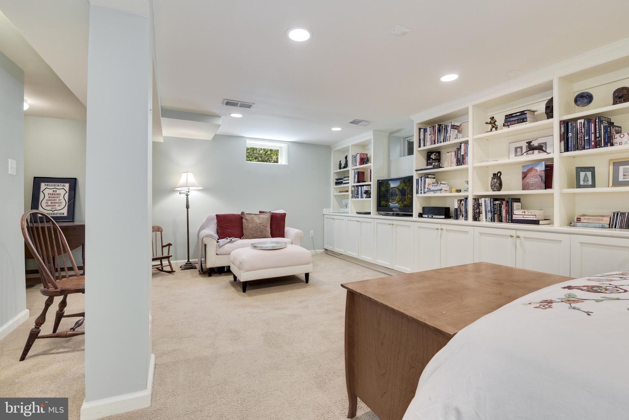 LARCHMONT - Residential