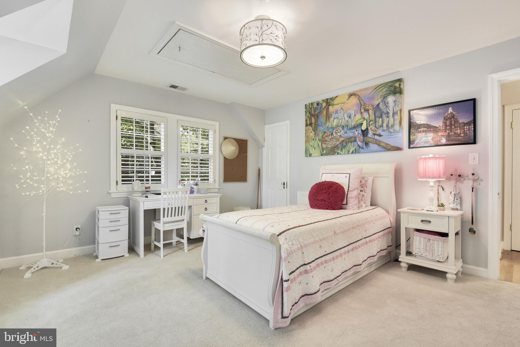 LARCHMONT - Residential