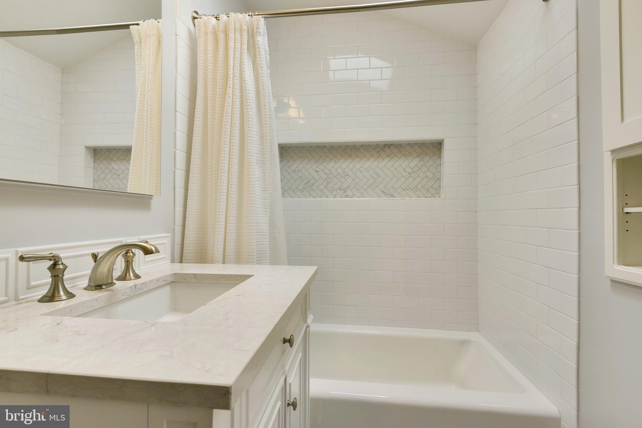 LARCHMONT - Residential