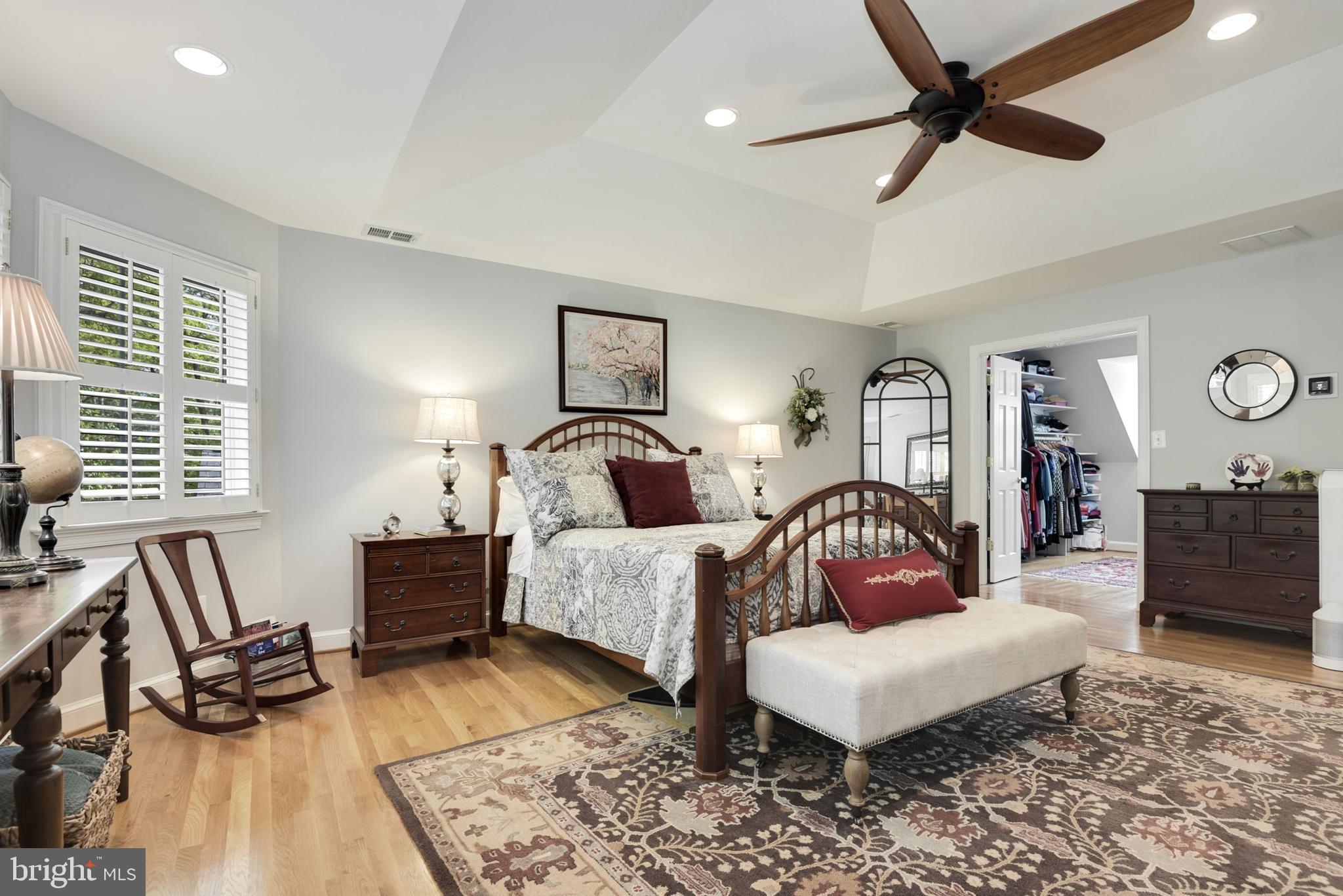 LARCHMONT - Residential