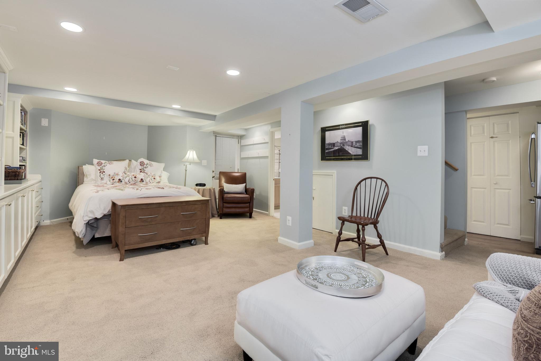 LARCHMONT - Residential