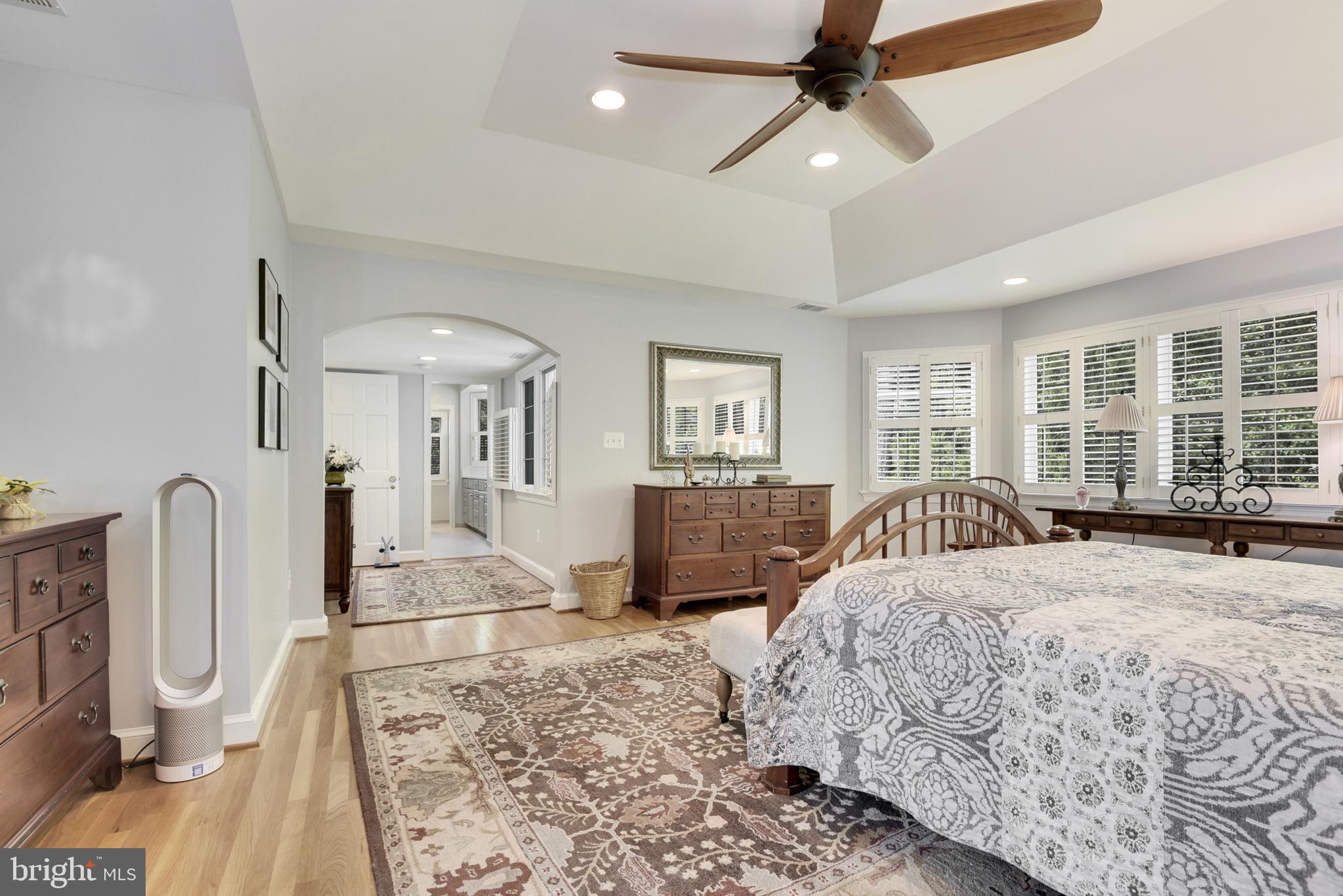 LARCHMONT - Residential