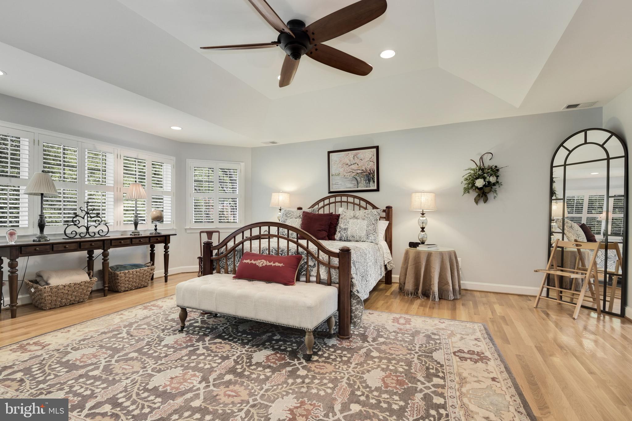 LARCHMONT - Residential