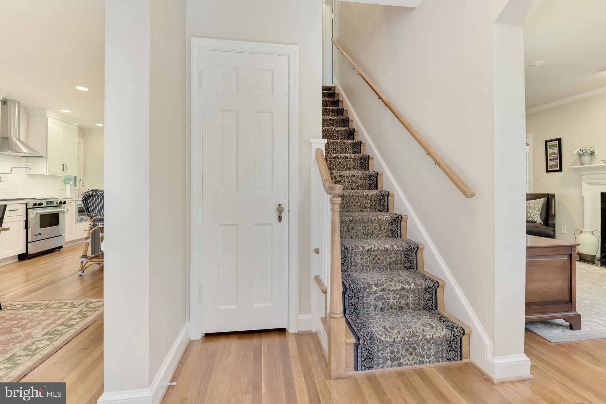 LARCHMONT - Residential