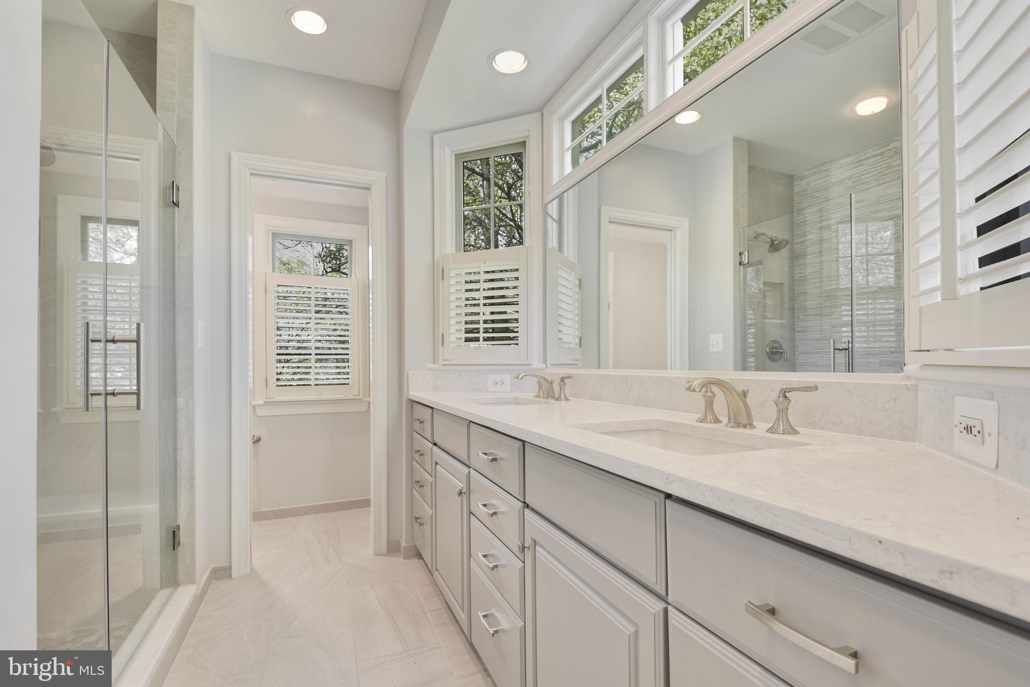 LARCHMONT - Residential