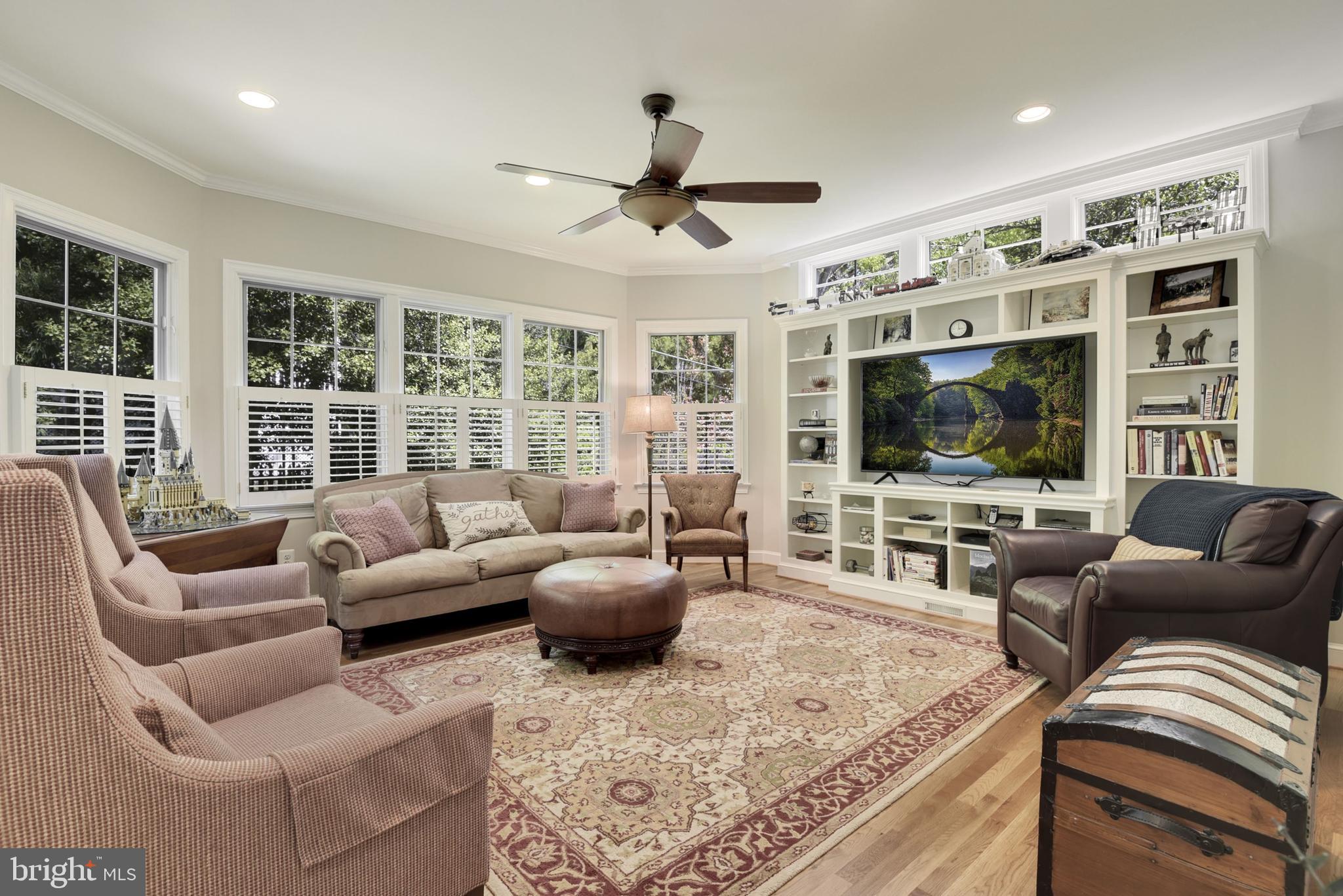 LARCHMONT - Residential