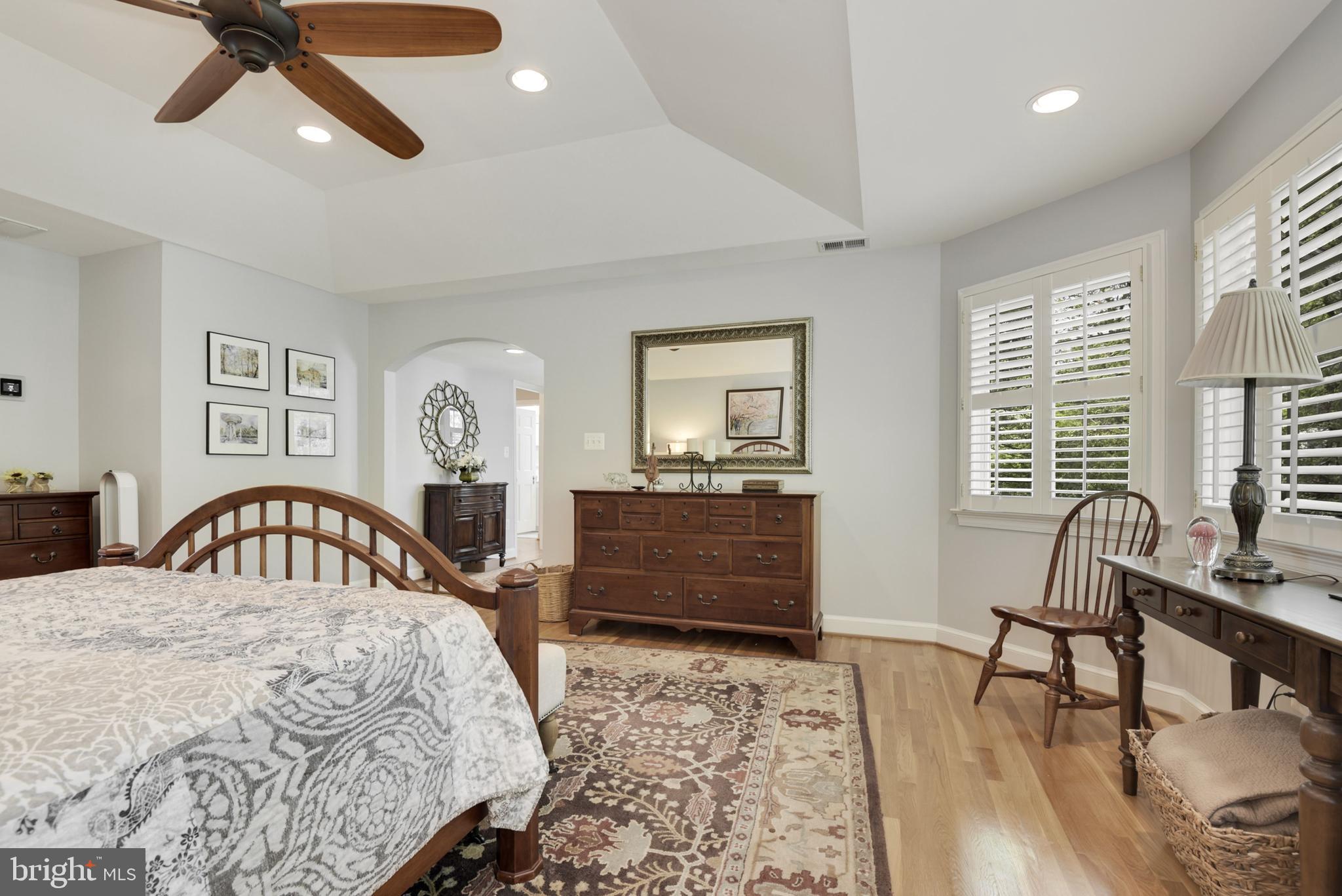 LARCHMONT - Residential