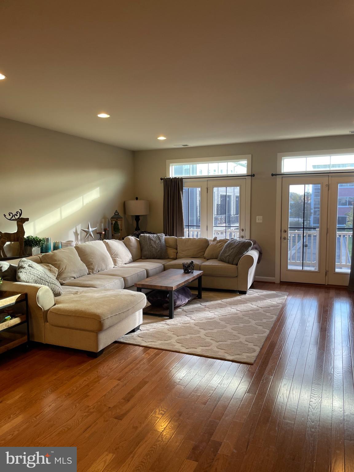 ONE LOUDOUN LAND BAY B - Residential Lease