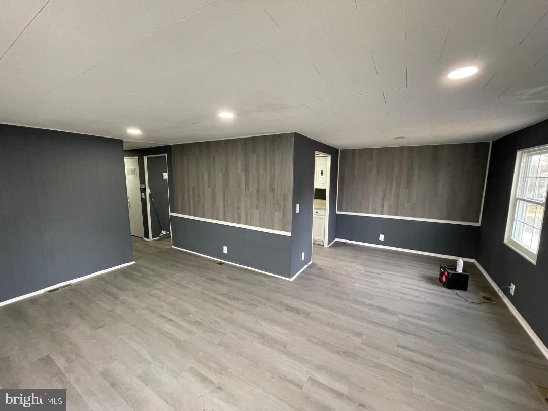 MEADOWS OF CHANTILLY - Residential