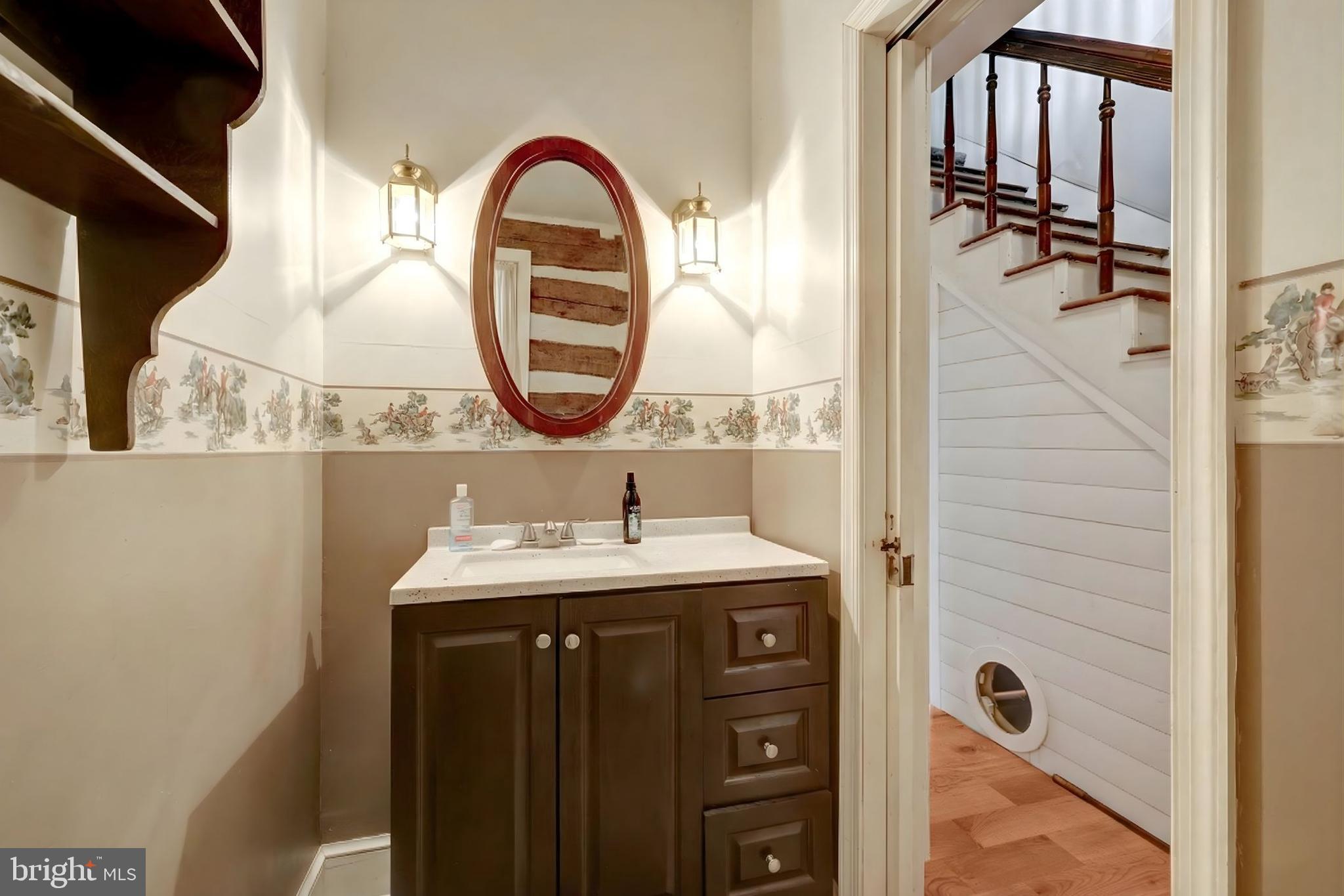 TOWN OF ROUND HILL - Residential