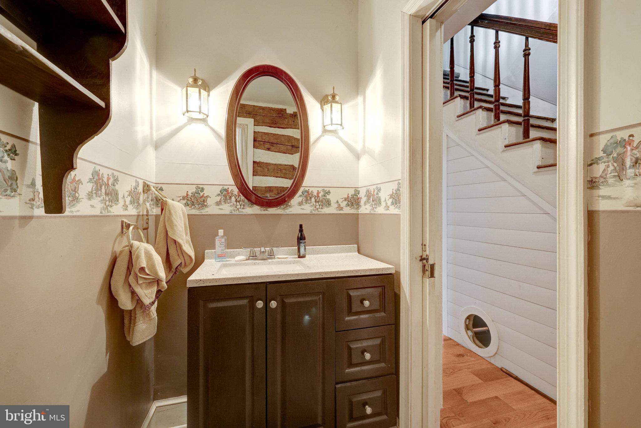 TOWN OF ROUND HILL - Residential