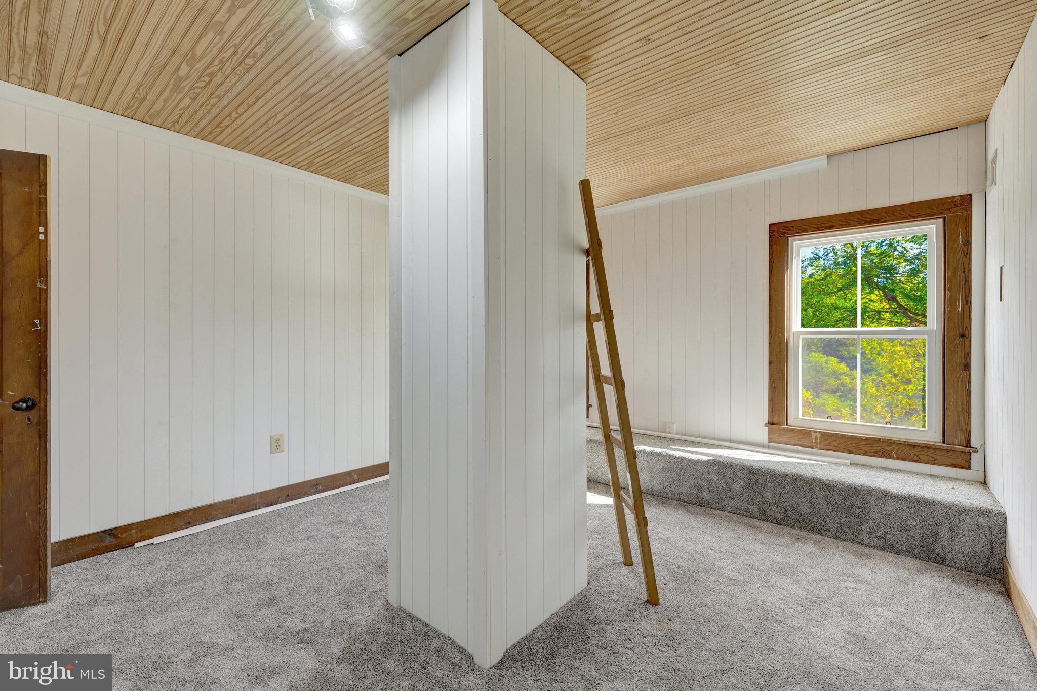 TOWN OF ROUND HILL - Residential