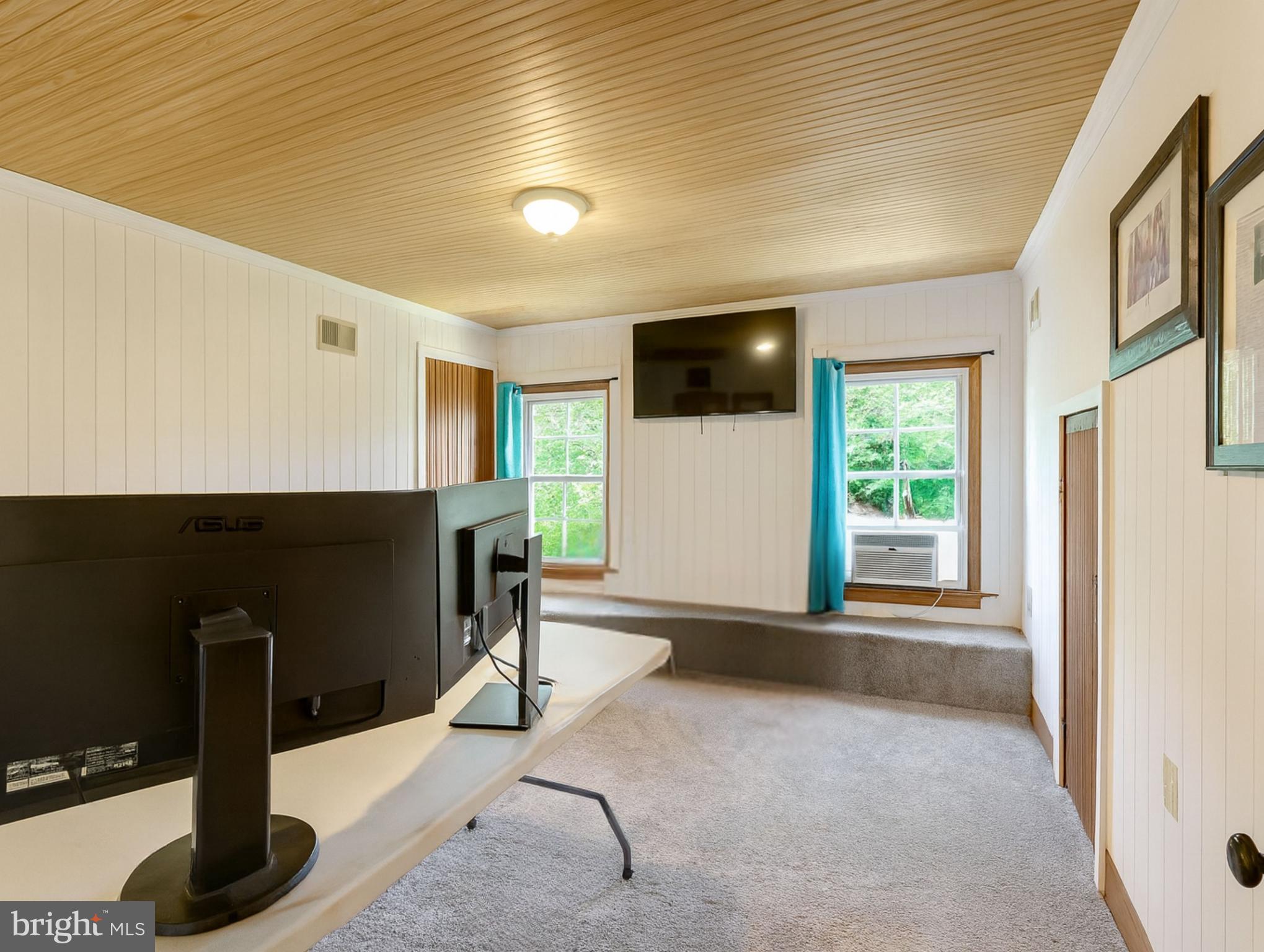 TOWN OF ROUND HILL - Residential