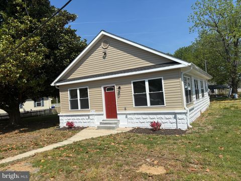 Photo of 18758 Potomac Avenue, BENEDICT, MD 20612 (MLS # MDCH2053914)