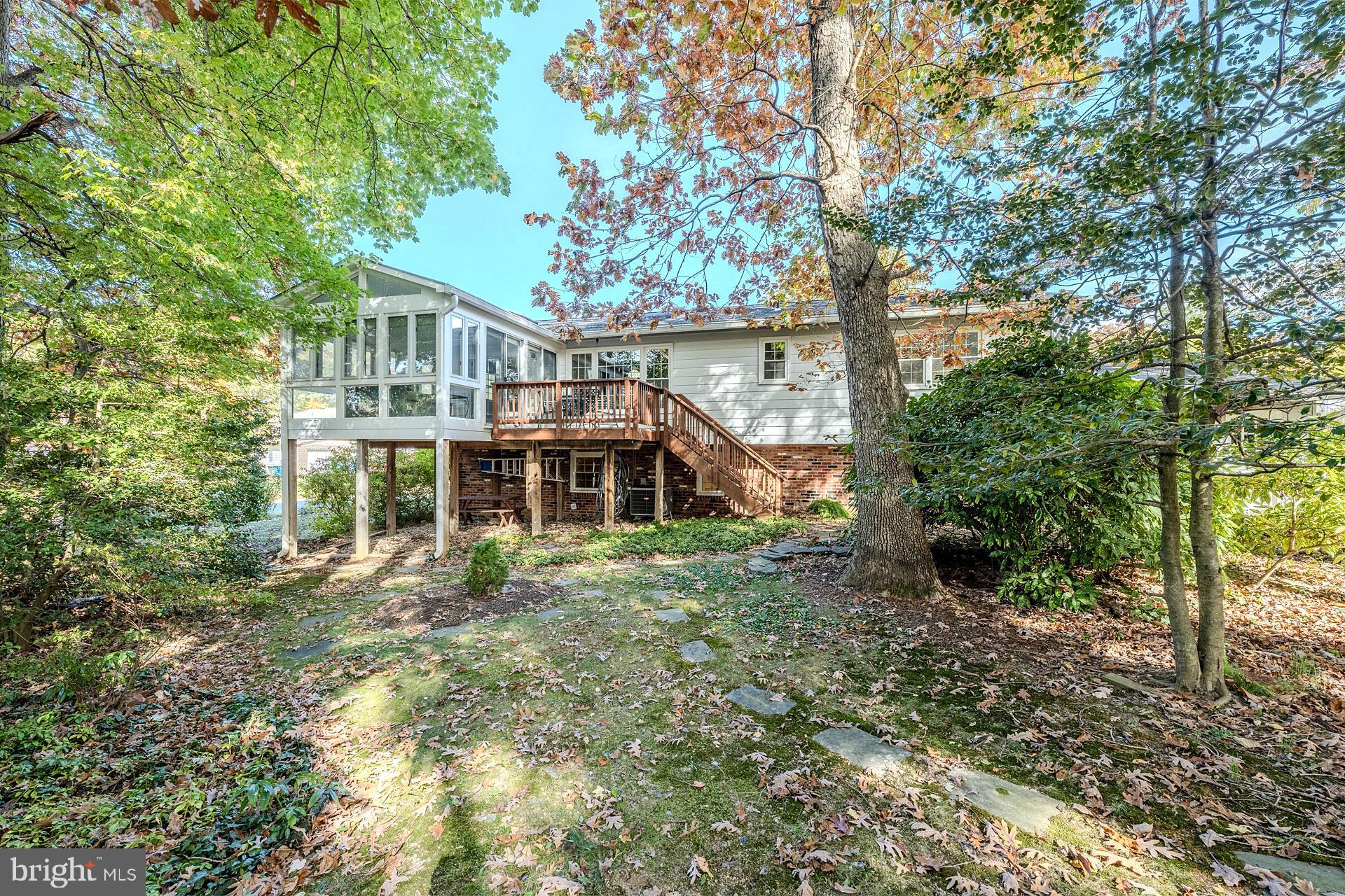 COUNTRY CLUB VIEW - Residential