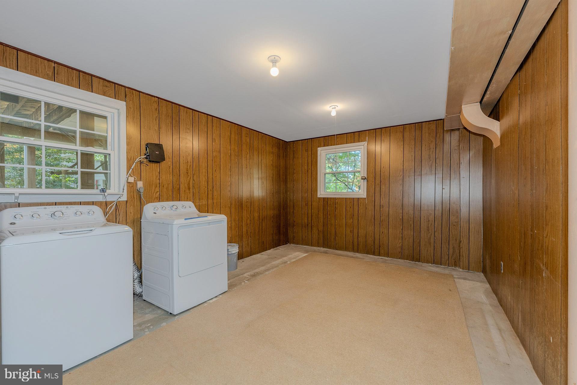 COUNTRY CLUB VIEW - Residential