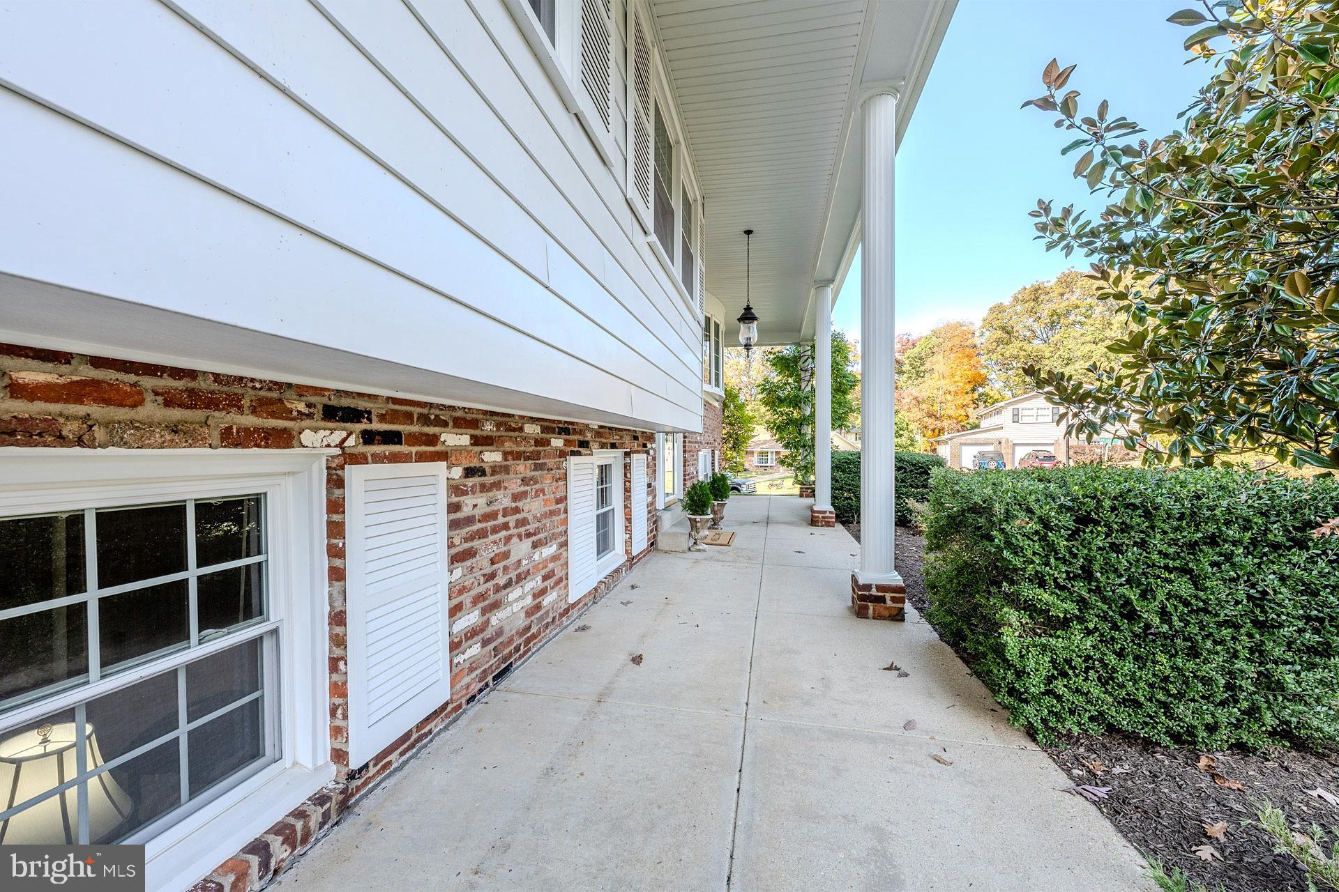 COUNTRY CLUB VIEW - Residential