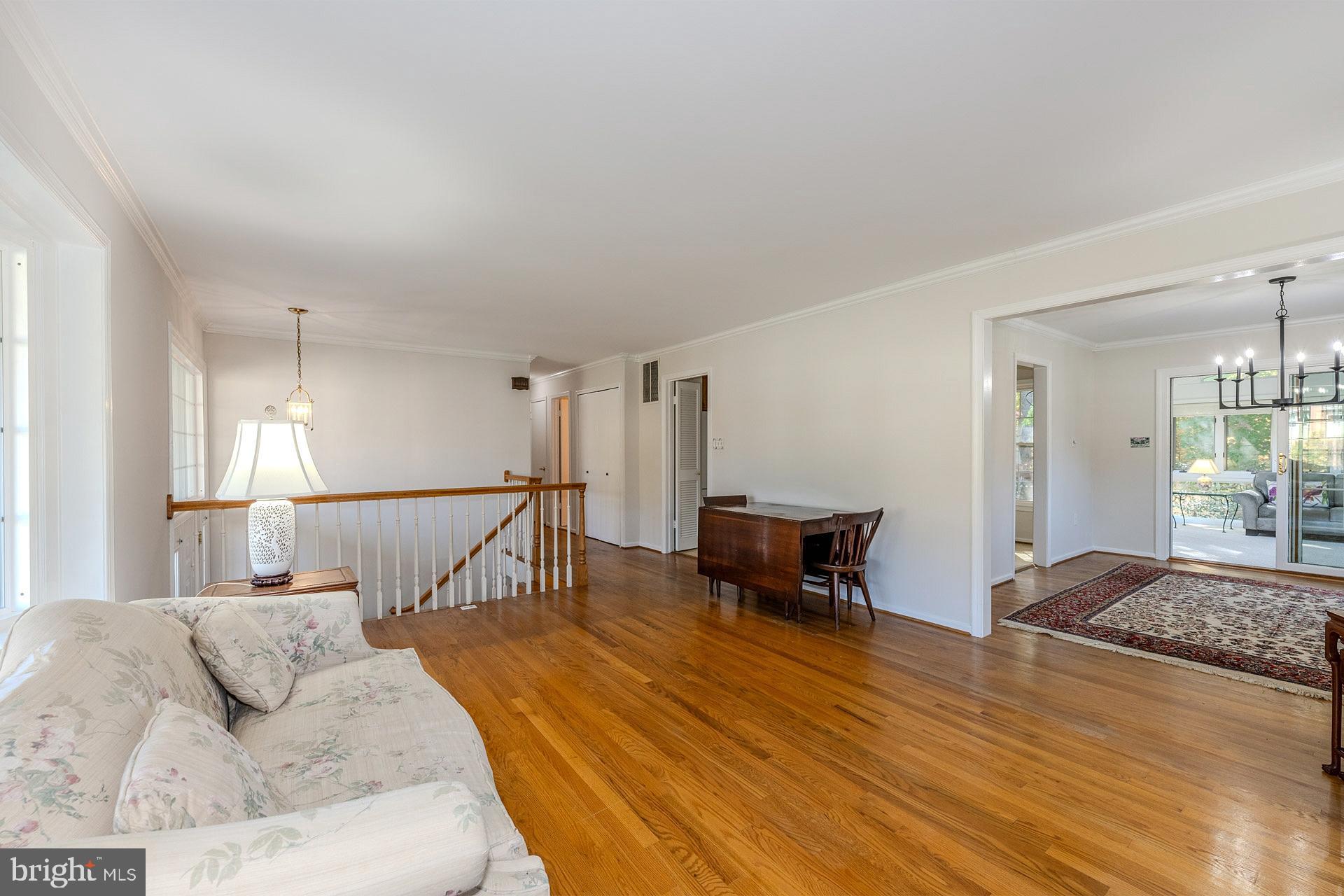 COUNTRY CLUB VIEW - Residential