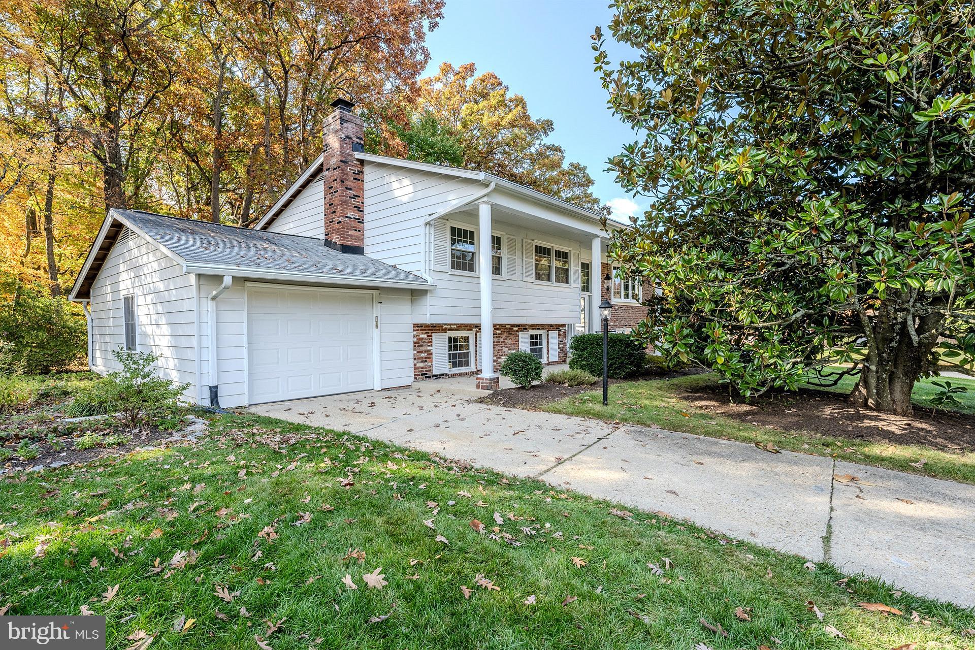 COUNTRY CLUB VIEW - Residential