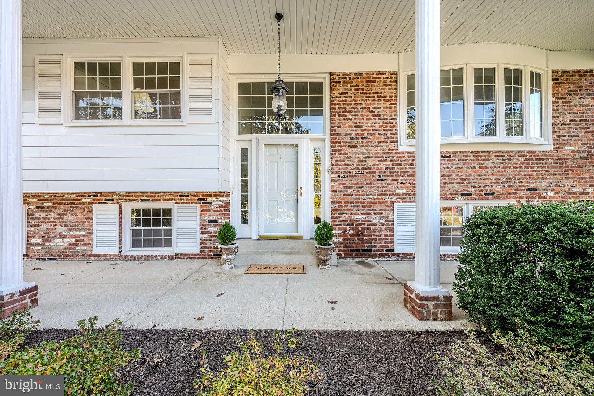 COUNTRY CLUB VIEW - Residential