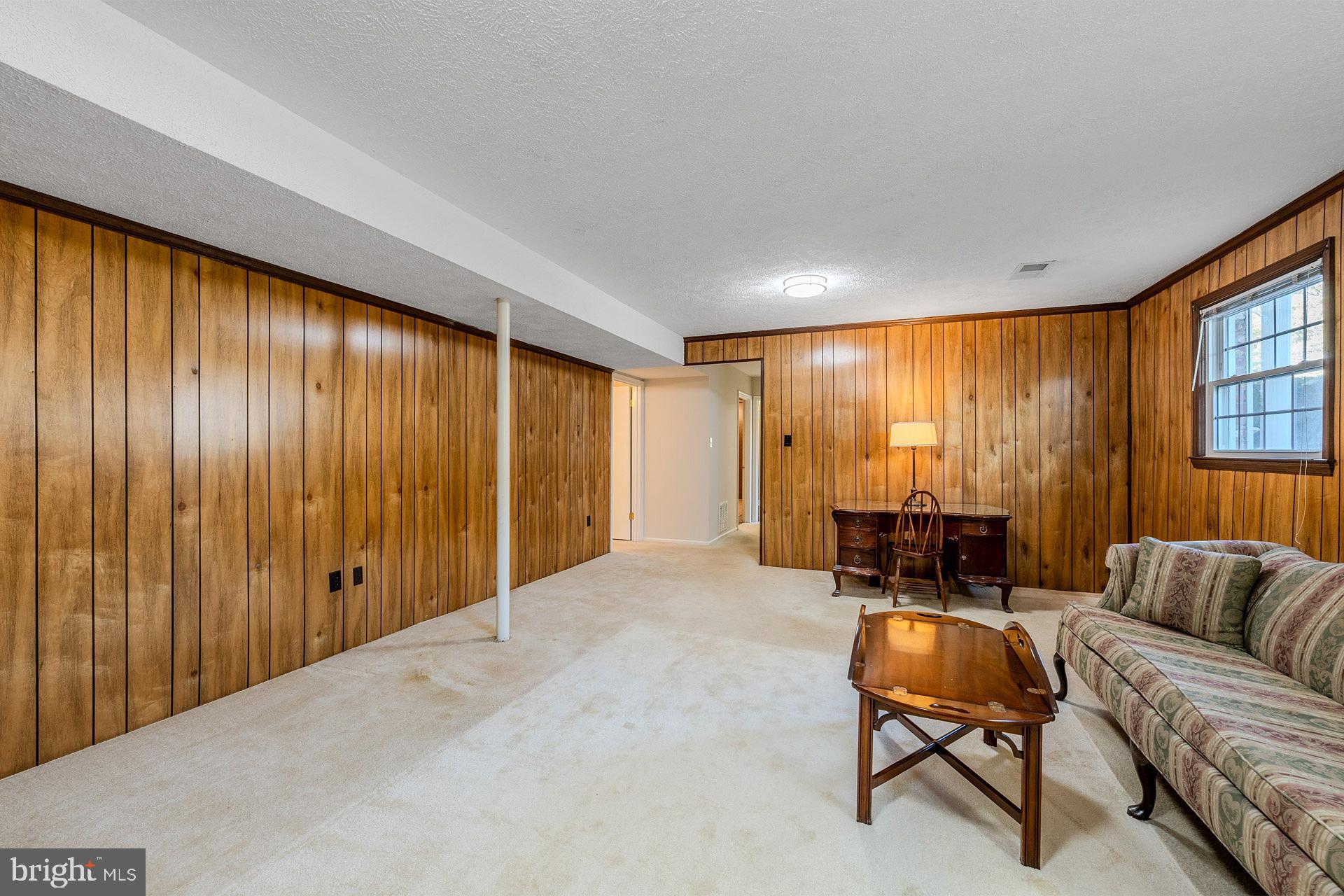 COUNTRY CLUB VIEW - Residential