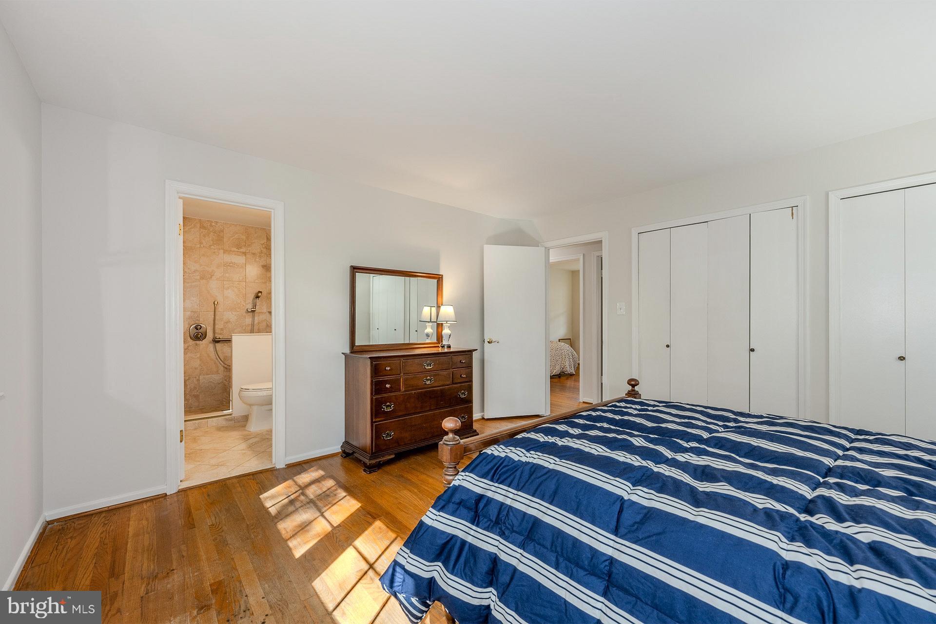 COUNTRY CLUB VIEW - Residential