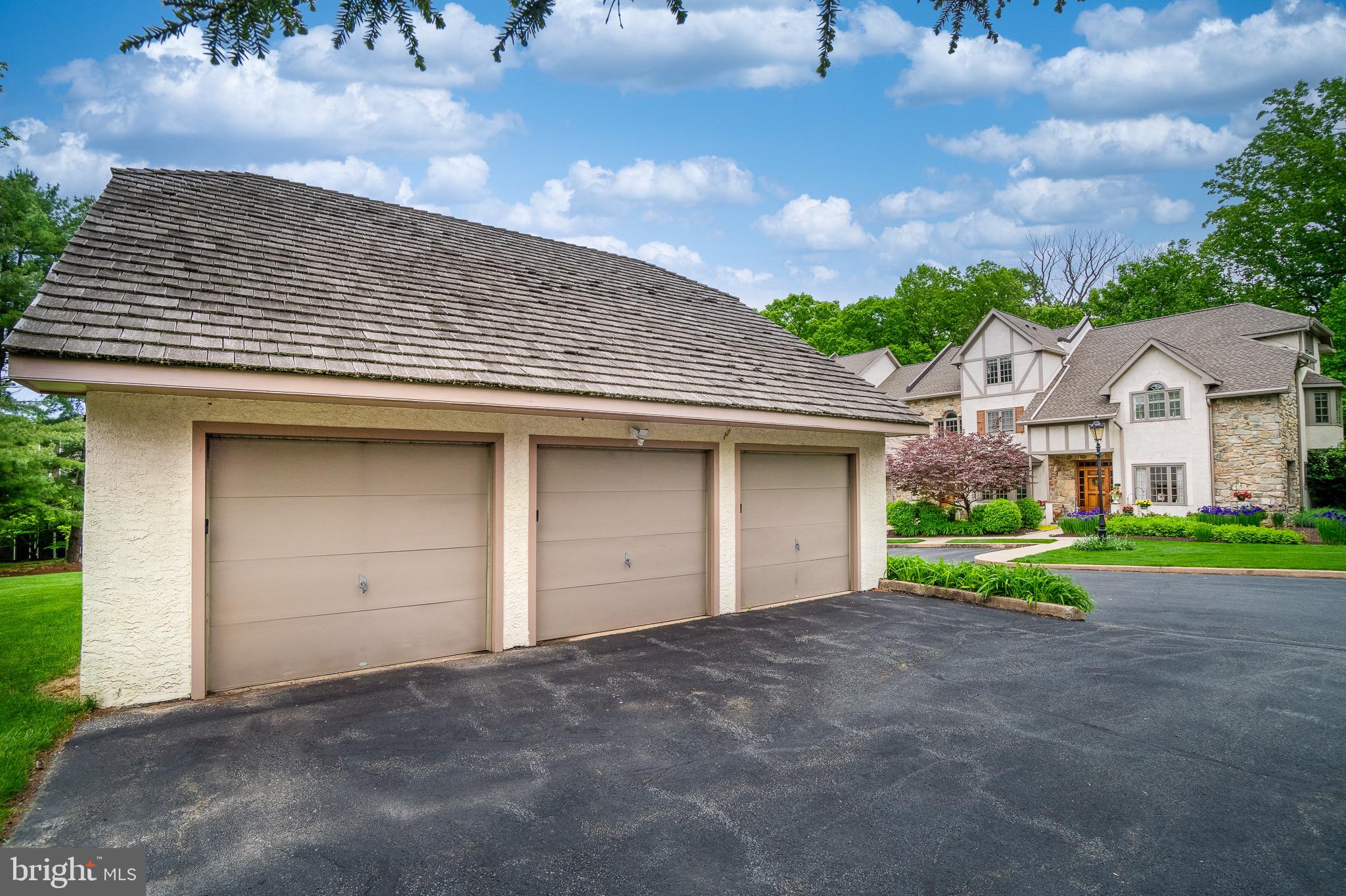 CAMBRIDGE CHASE - Residential