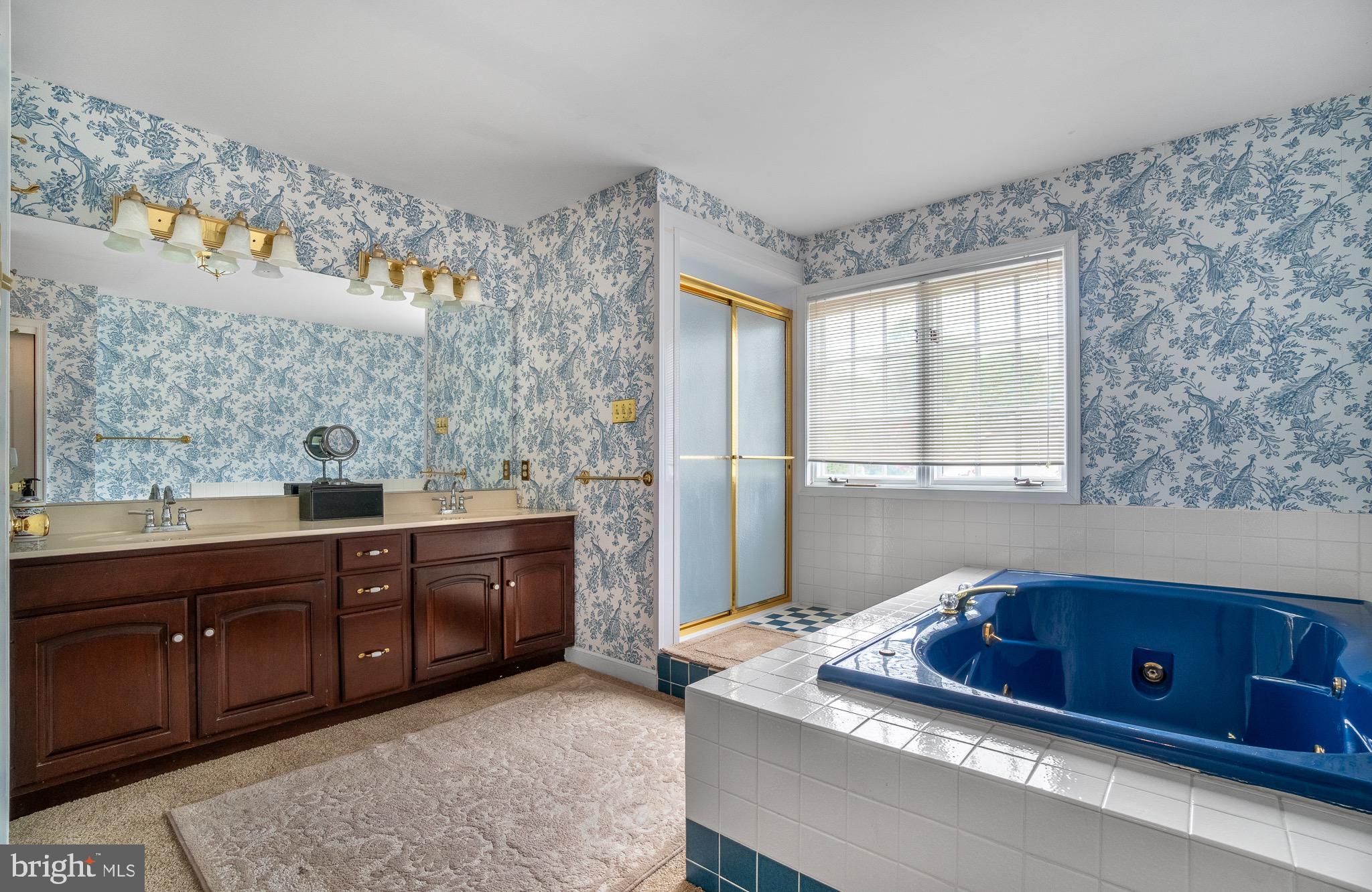 CAMBRIDGE CHASE - Residential