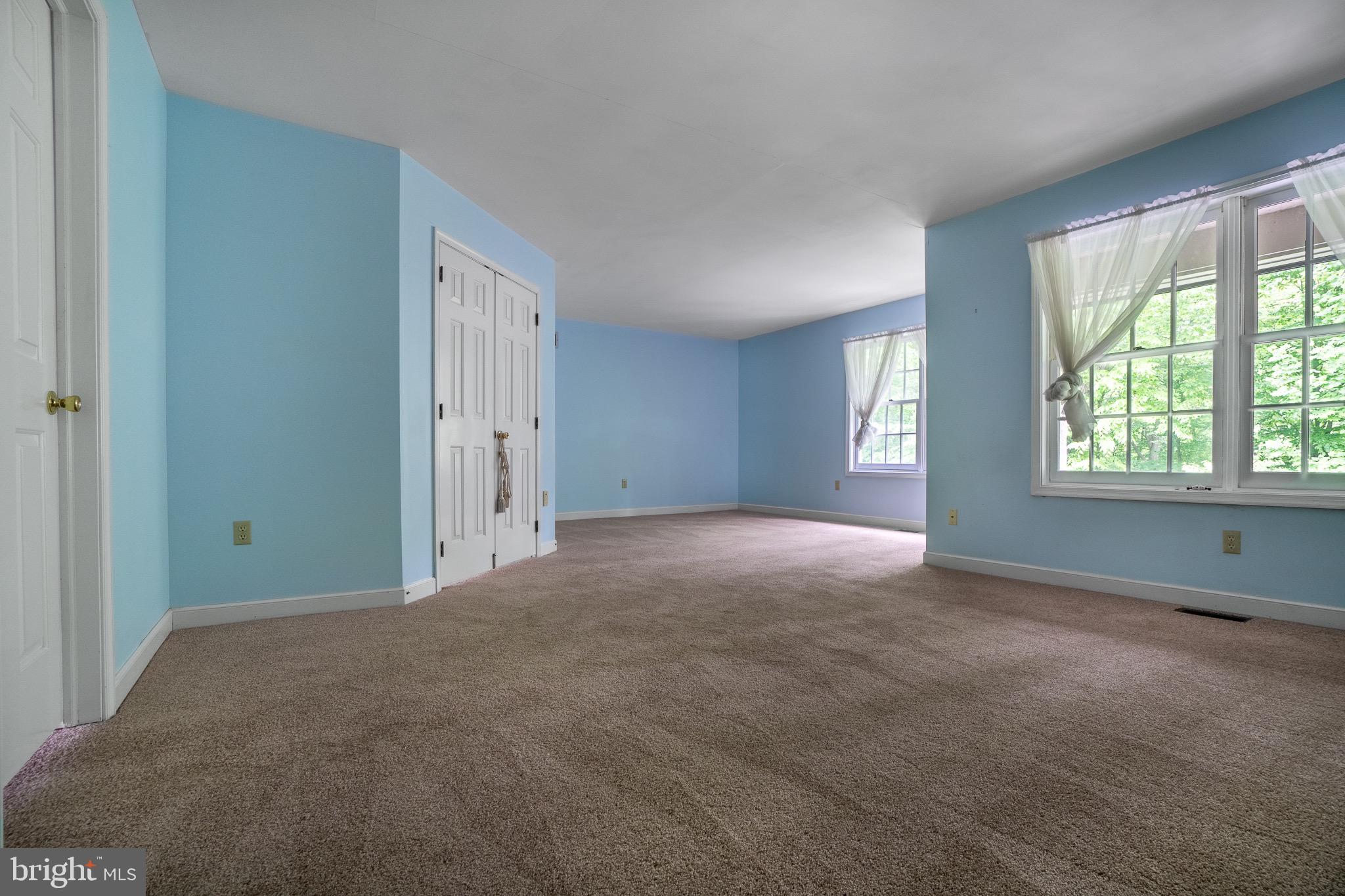 CAMBRIDGE CHASE - Residential