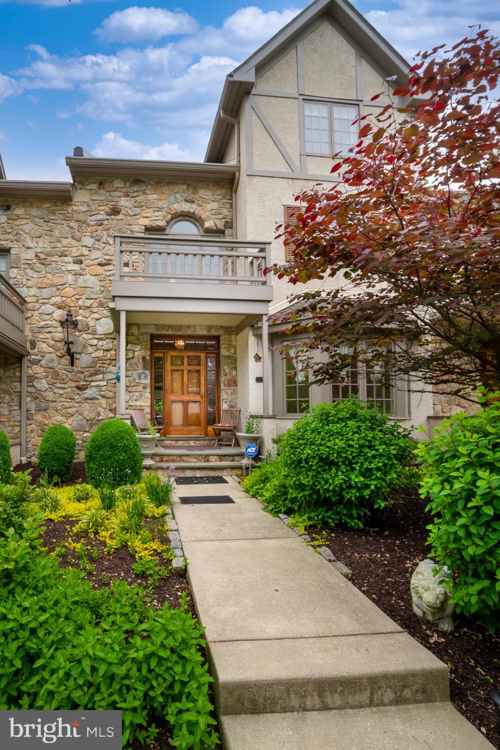 CAMBRIDGE CHASE - Residential