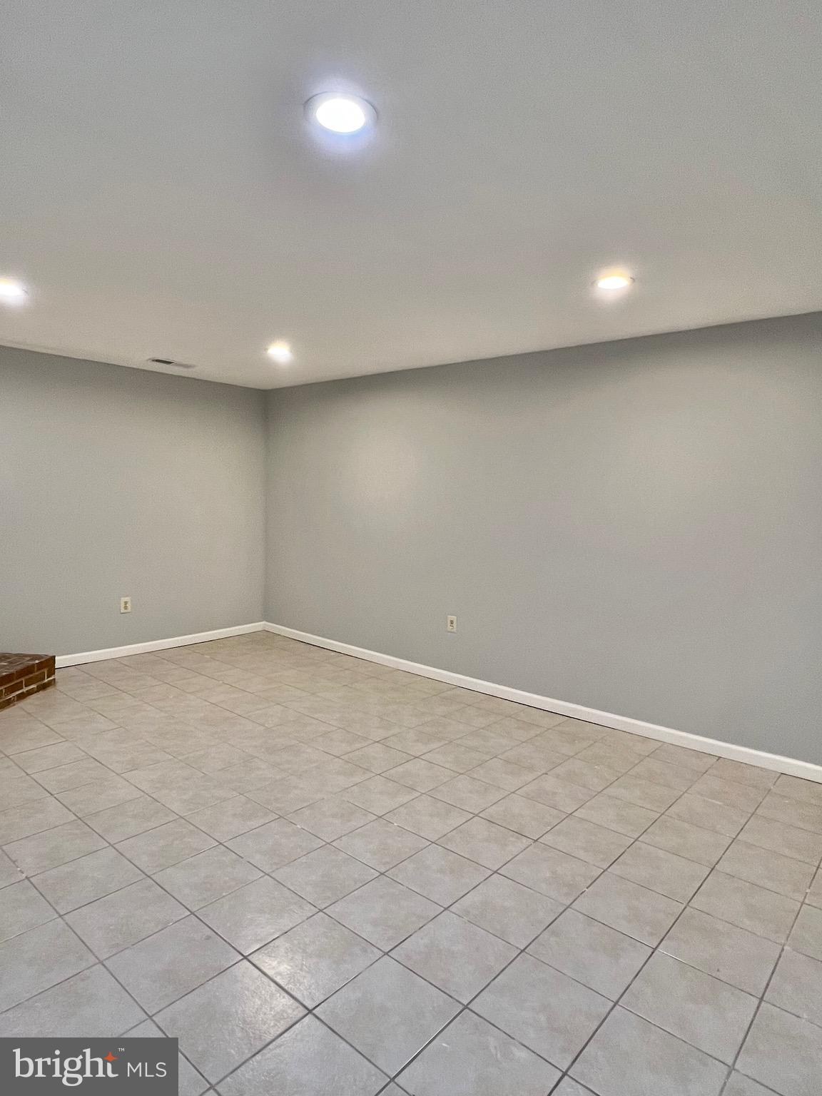 PINECREST HEIGHTS - Residential Lease