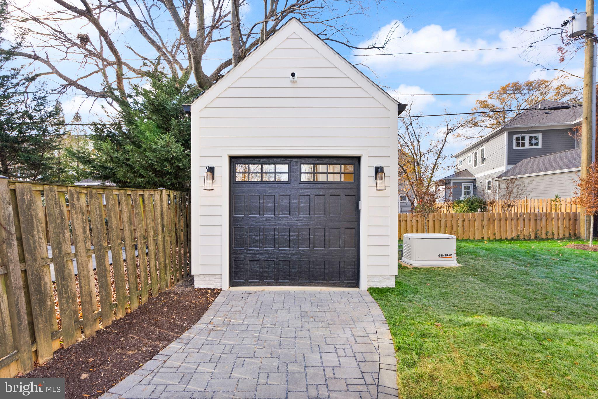 LYON VILLAGE - Residential