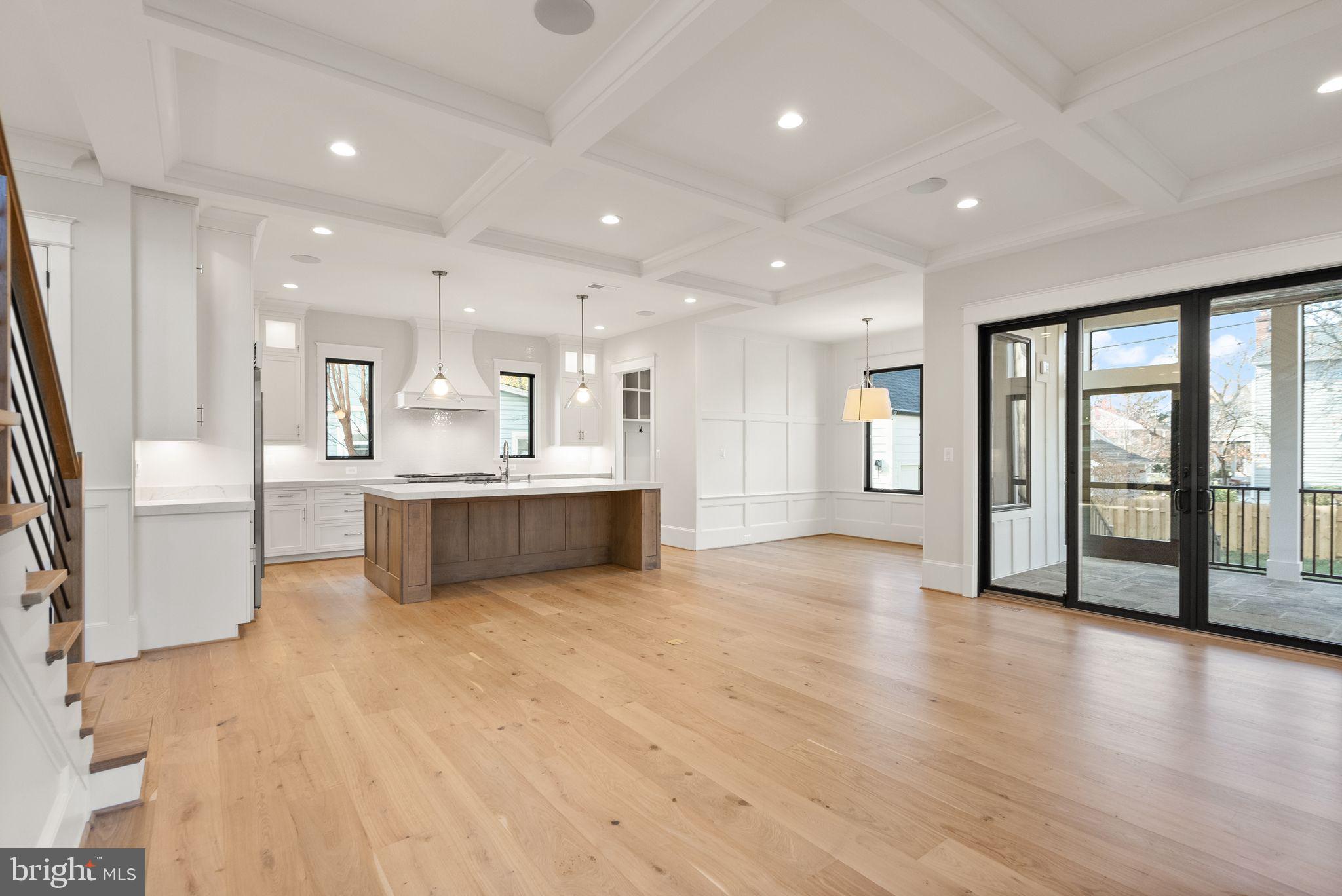 LYON VILLAGE - Residential