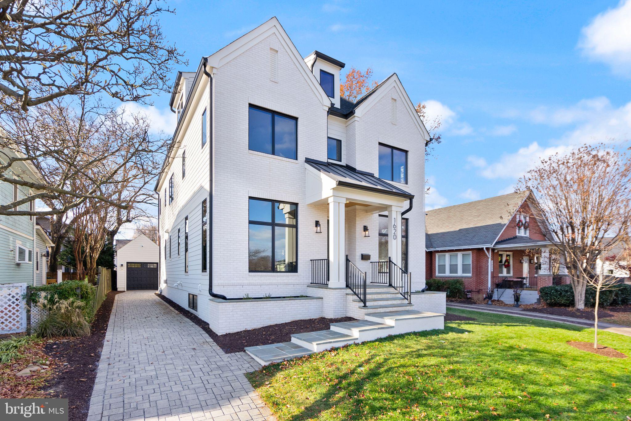 LYON VILLAGE - Residential