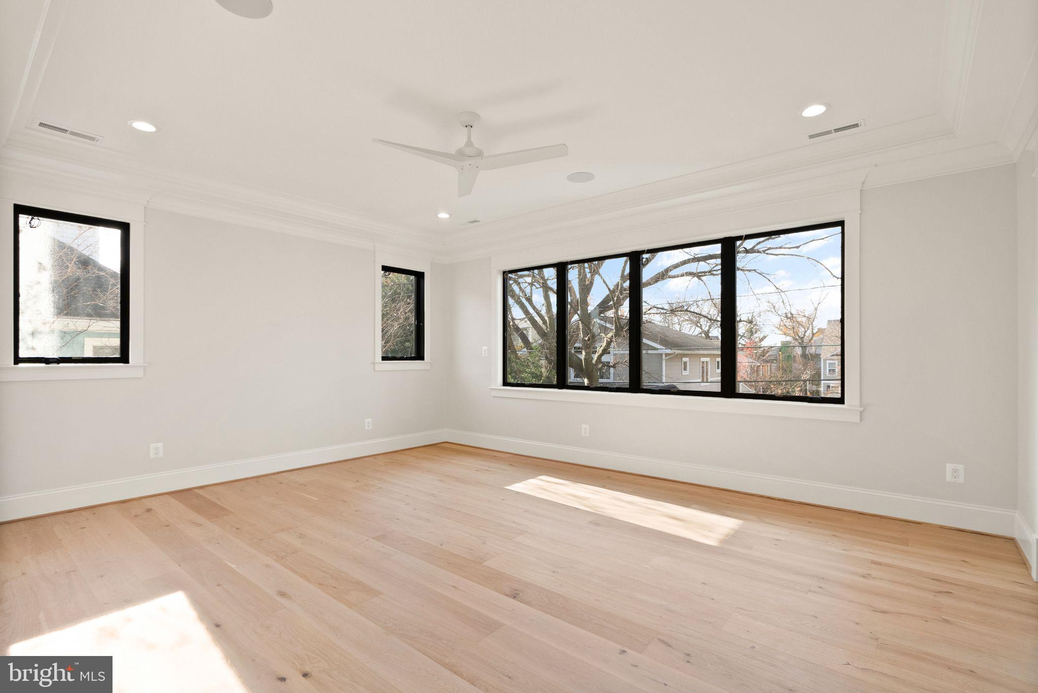 LYON VILLAGE - Residential