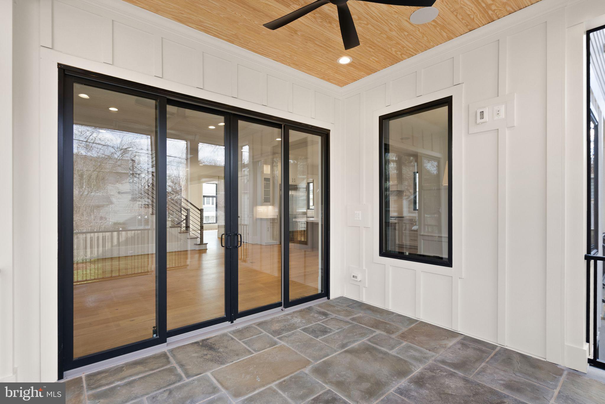 LYON VILLAGE - Residential